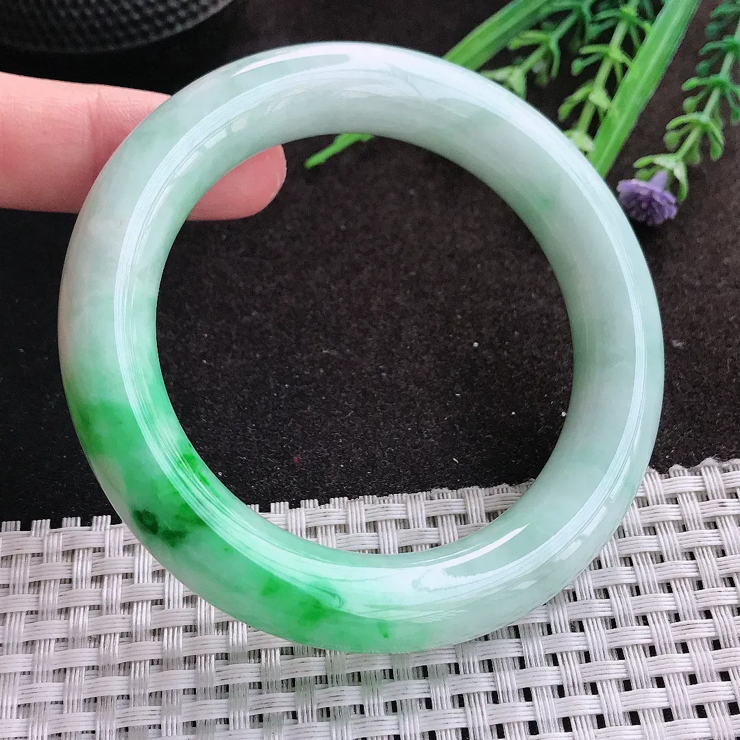 实拍A货翡翠56.5/12.5/11.5老坑精美飘阳绿手镯翡翠胖圆条玉镯女款
