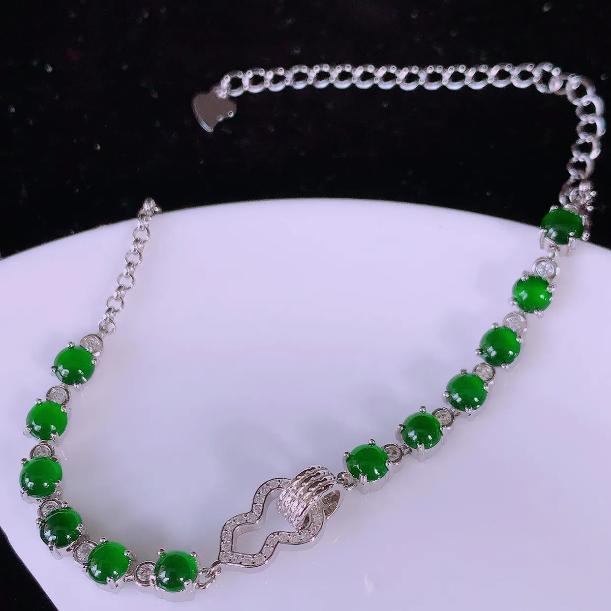 冰透满绿翡翠925银镶嵌手链，自然光实拍，翠色灵动，颜色漂亮，种老水足，品相佳，佩戴佳品！#97.1