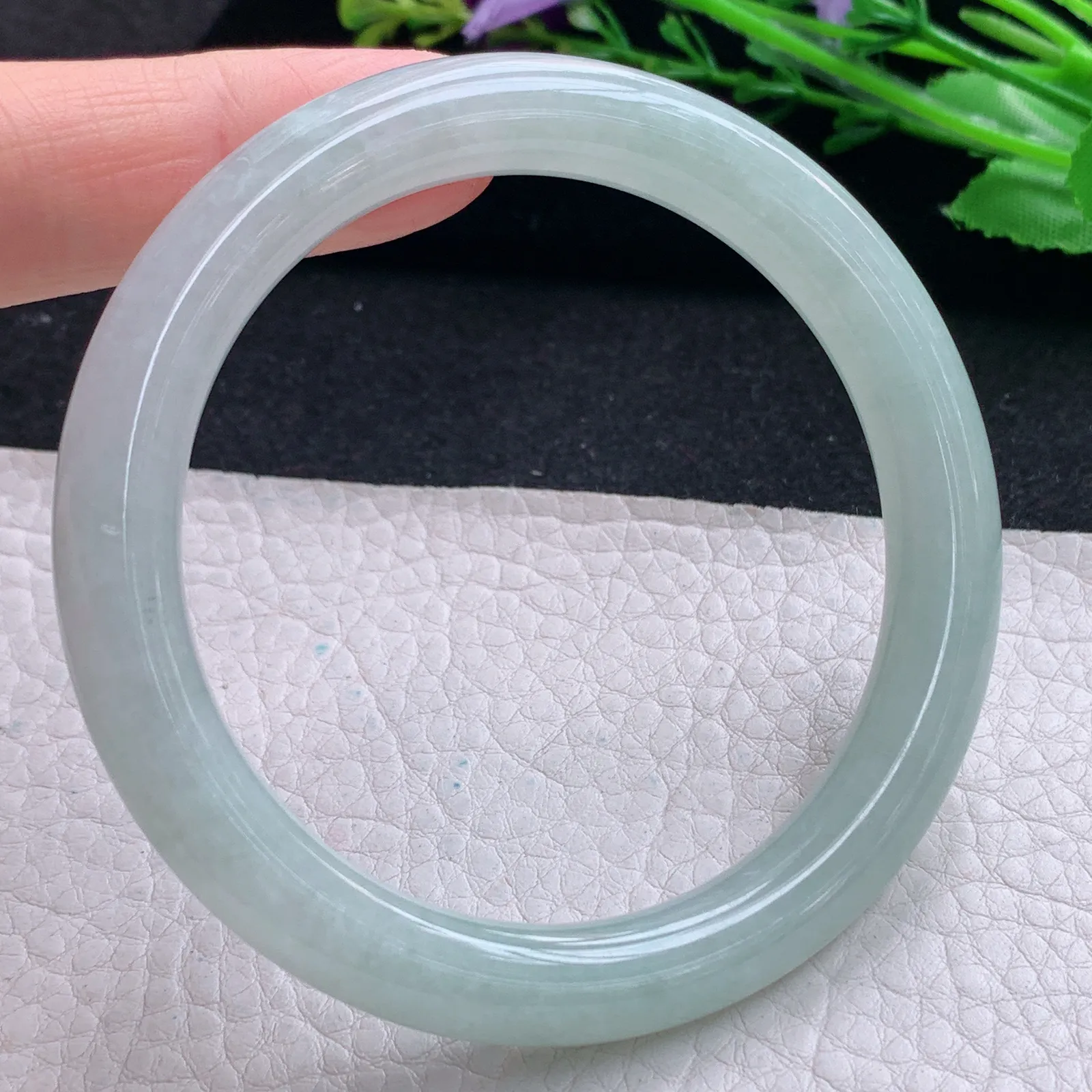 ym实拍57.5*9美人镯 天然缅甸翡翠冰晴秀气圆条玉手镯 叮当镯