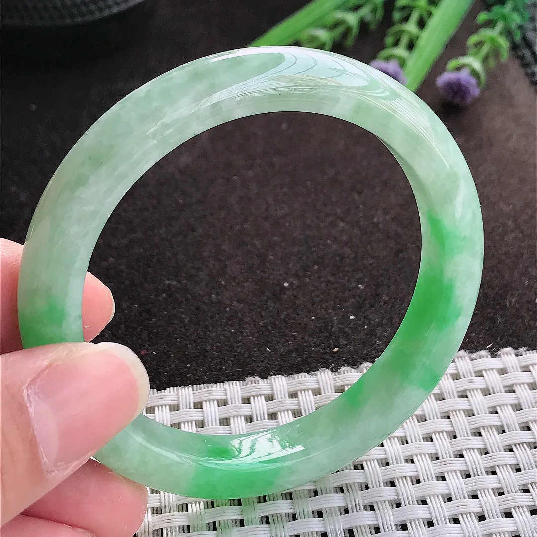 实拍A货翡翠54.8/10.1/8.1老坑冰胶水灵飘阳绿手镯宽边翡翠玉镯女款