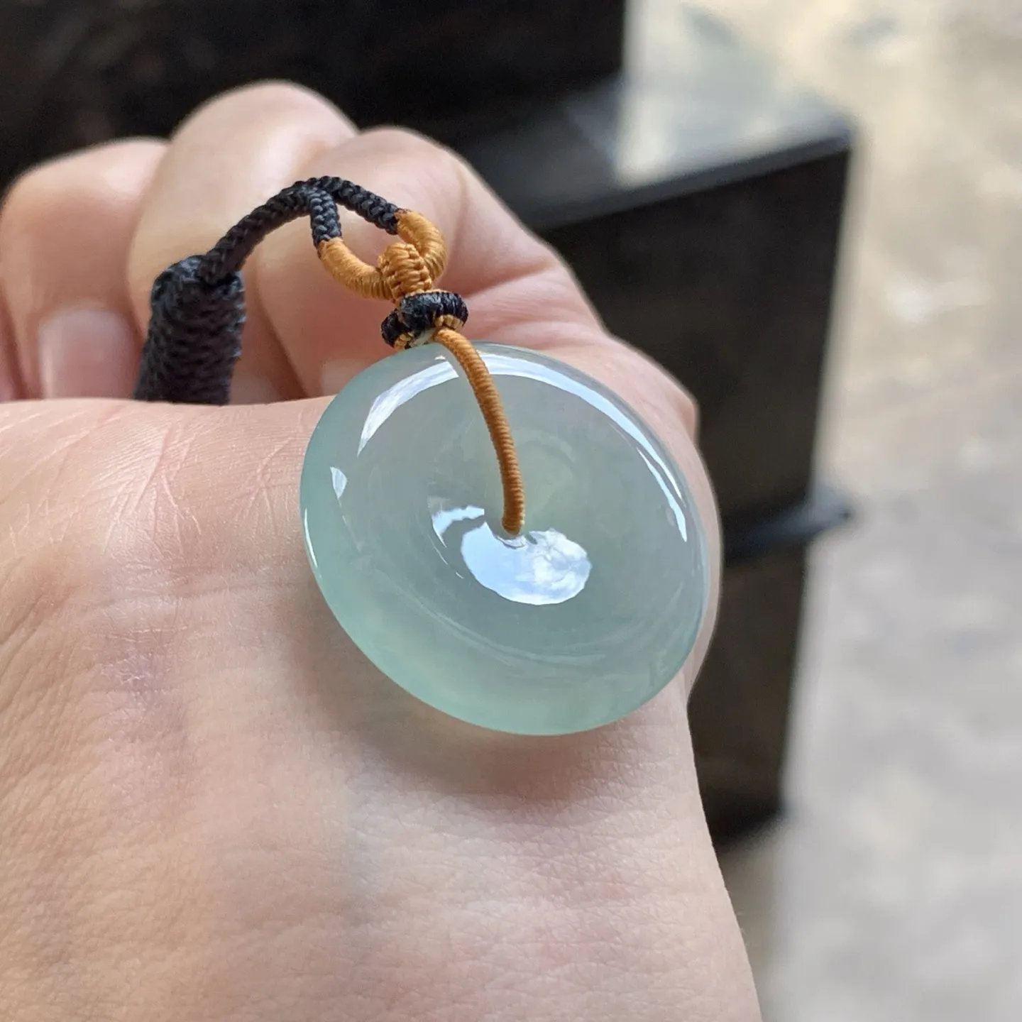 冰晴水平安扣

玉质温润 清新