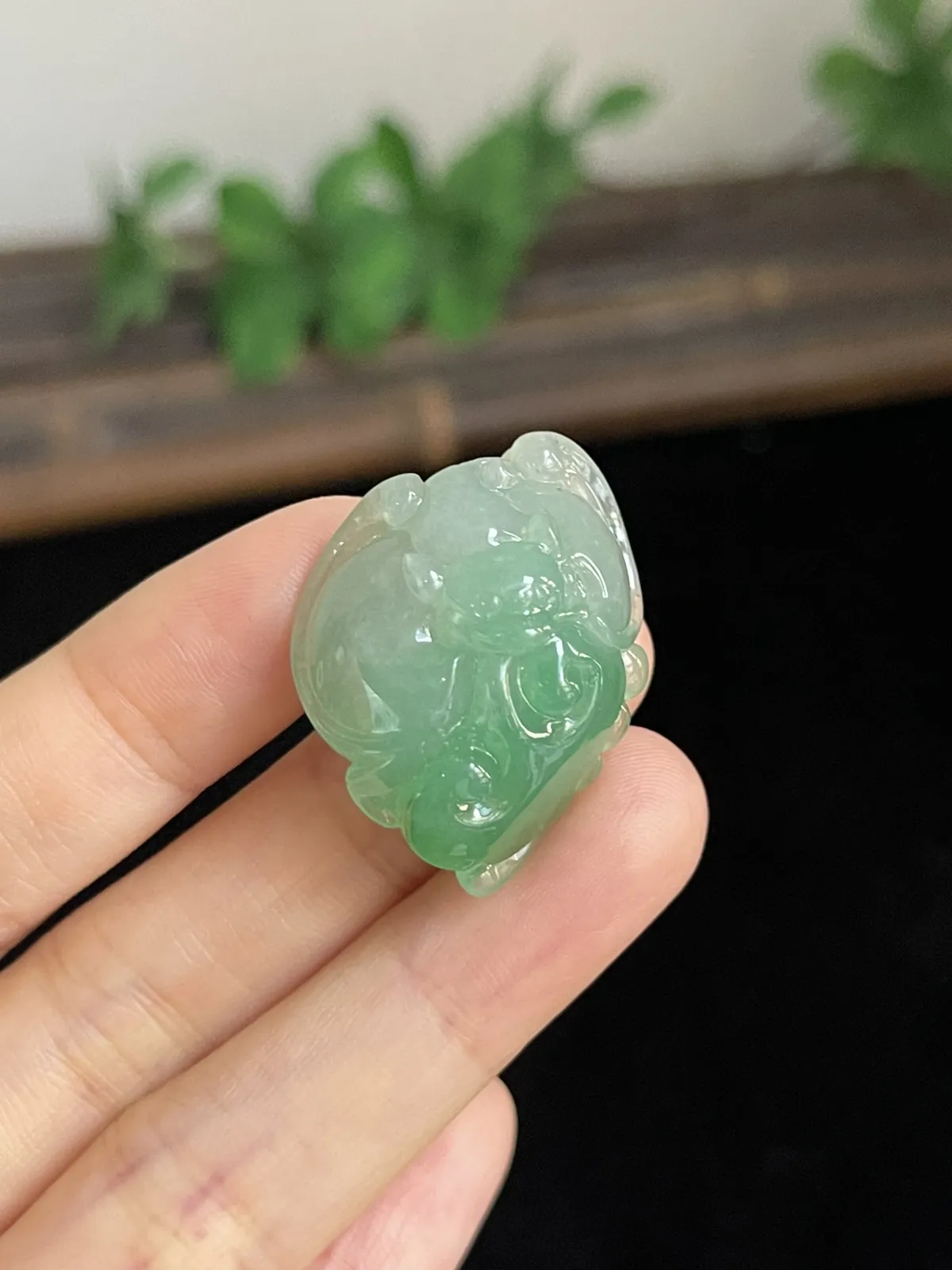 翡翠冰糯种绿色吊坠