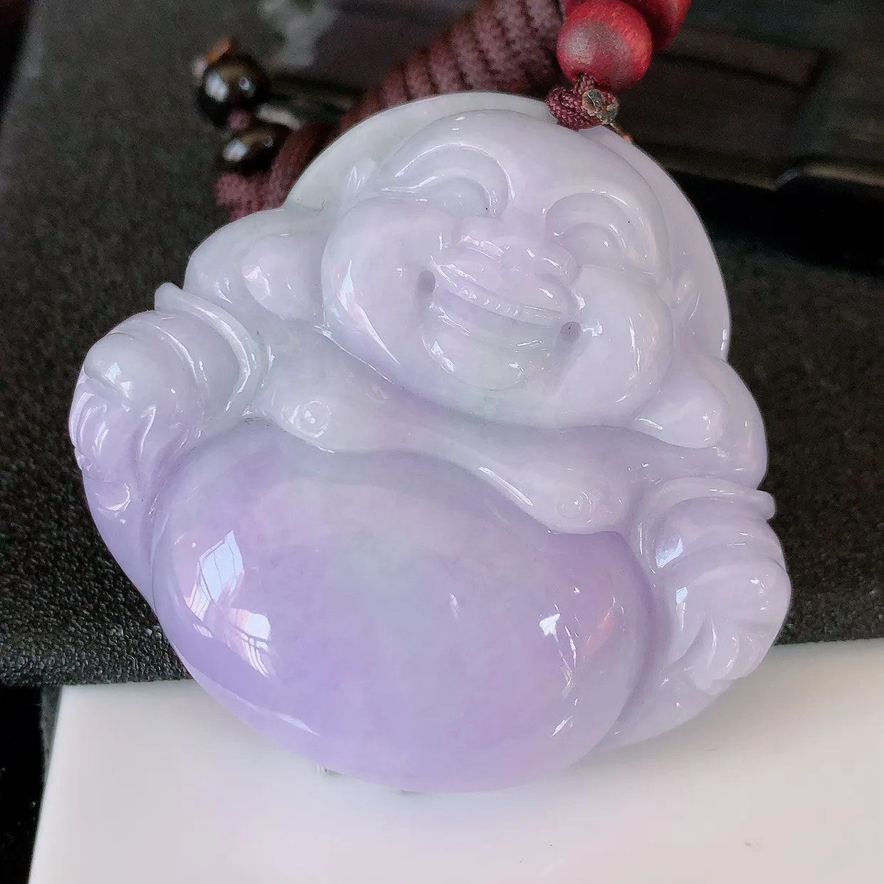自然光实拍，大件厚装冰润紫罗兰翡翠佛公吊坠，开心笑佛，种老水足，颜色漂亮，立体饱满圆润，佩戴效果赞#
