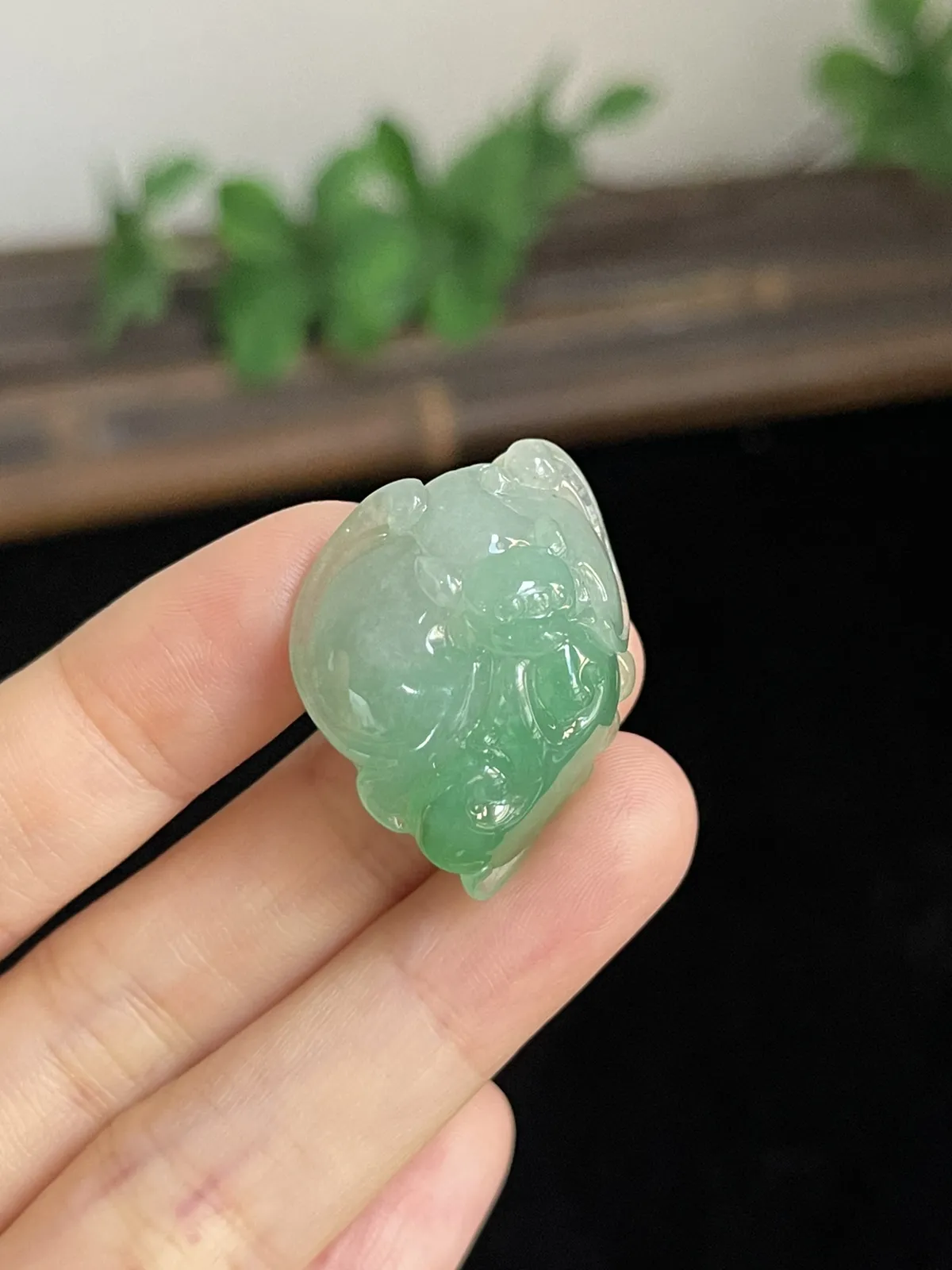 翡翠冰糯种绿色吊坠