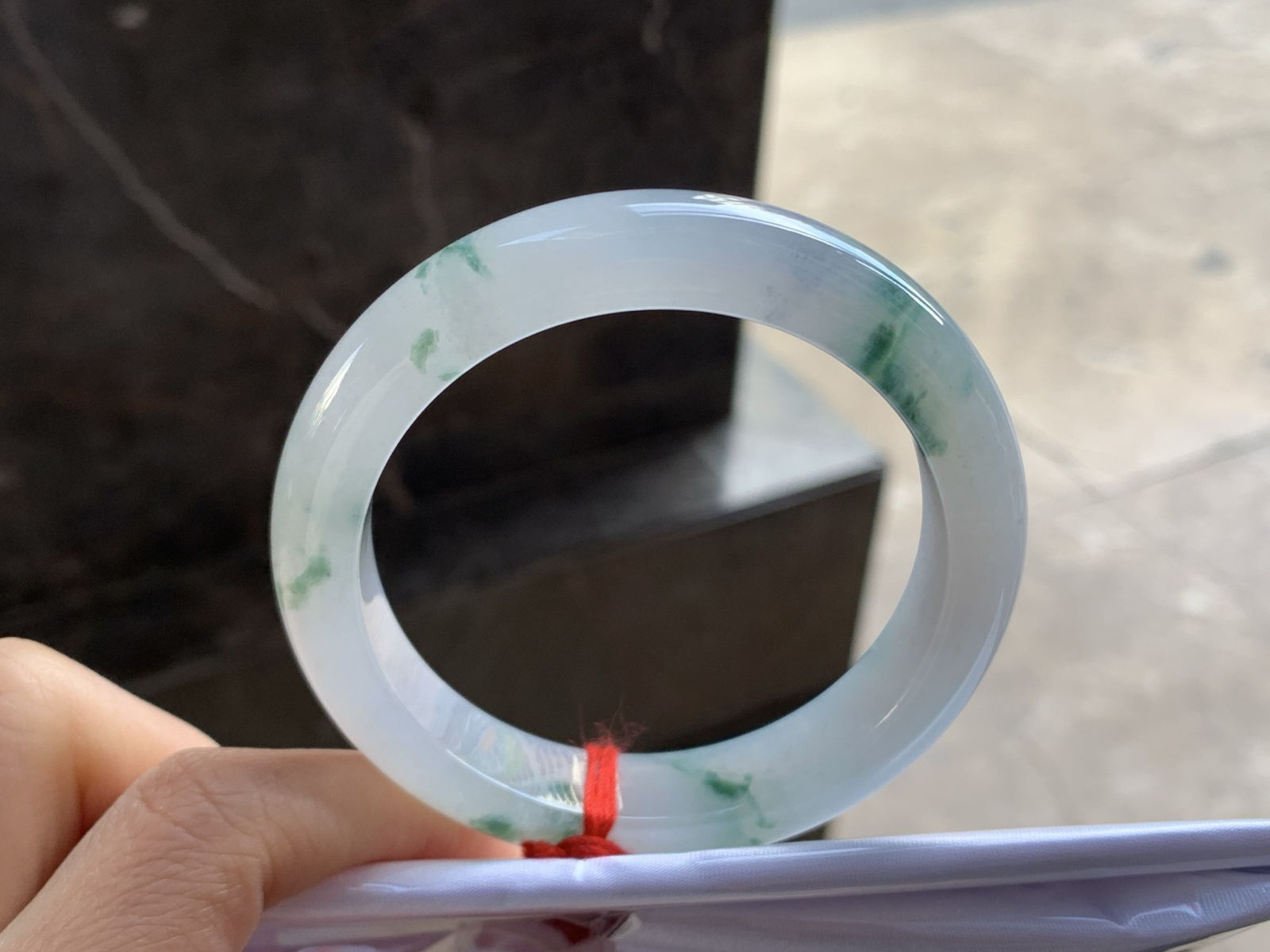 56-12.6-8.9

蓝花手镯^_^细腻 飘花灵韵