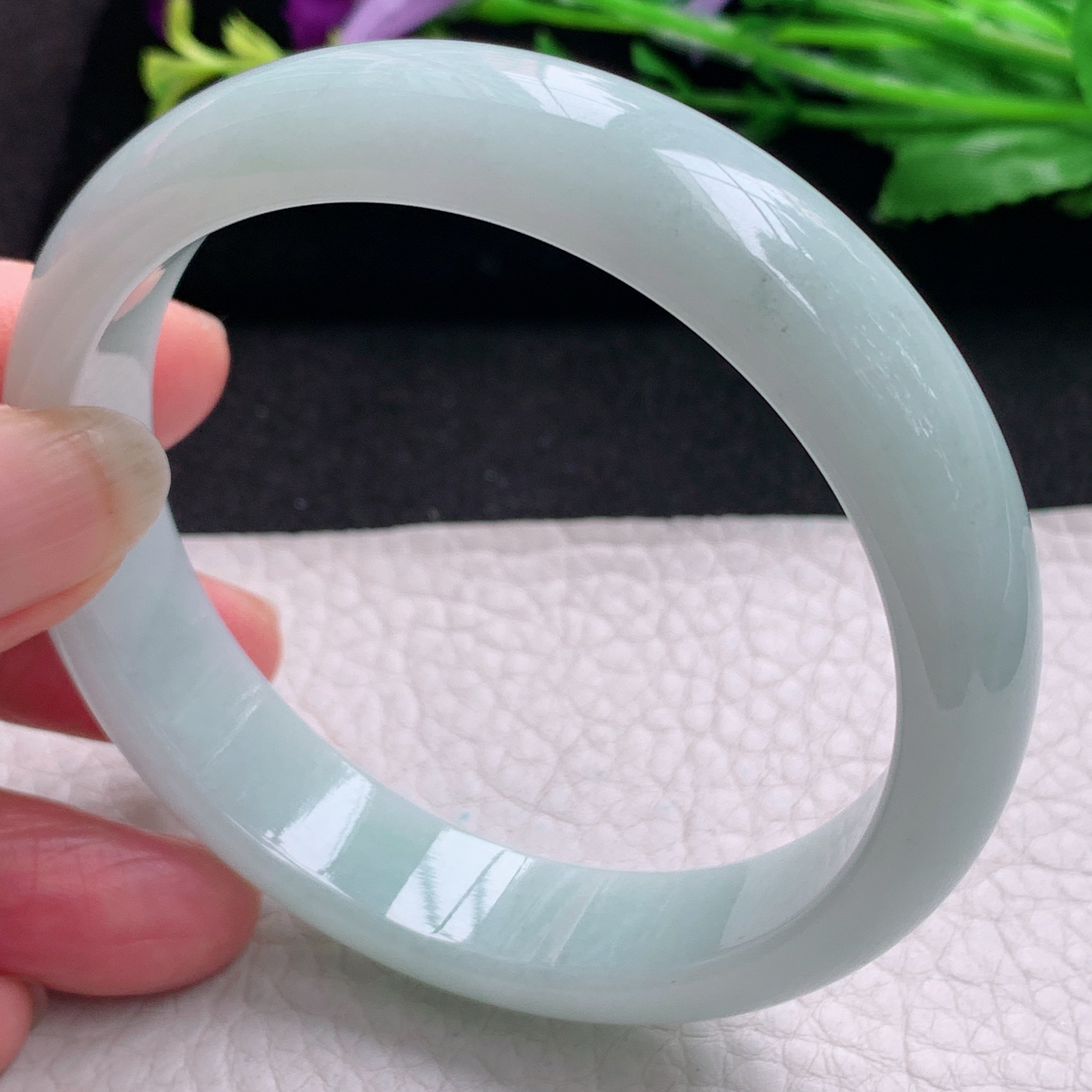 js大圈口60*13.8*7.3平安镯 天然缅甸翡翠浅绿水润玉手镯 宽边玉手环