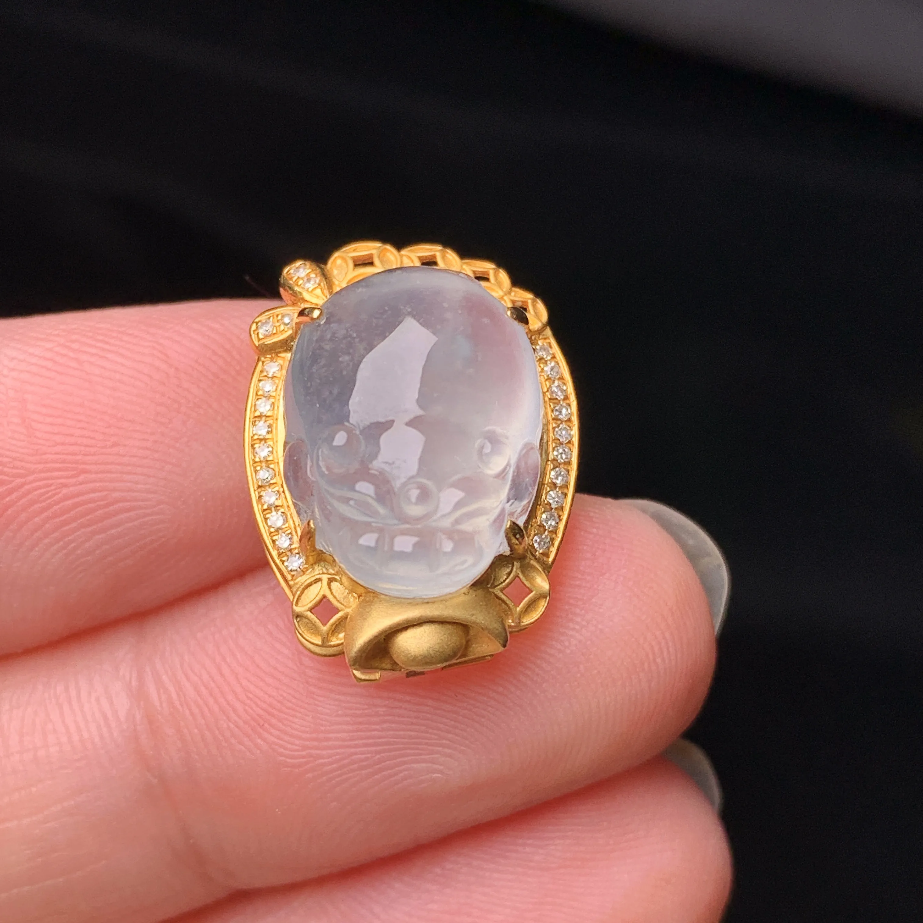 18k金钻镶嵌冰种貔貅吊坠 玉质细腻 色泽艳丽清新 整体尺寸19.5*14.2*8.8