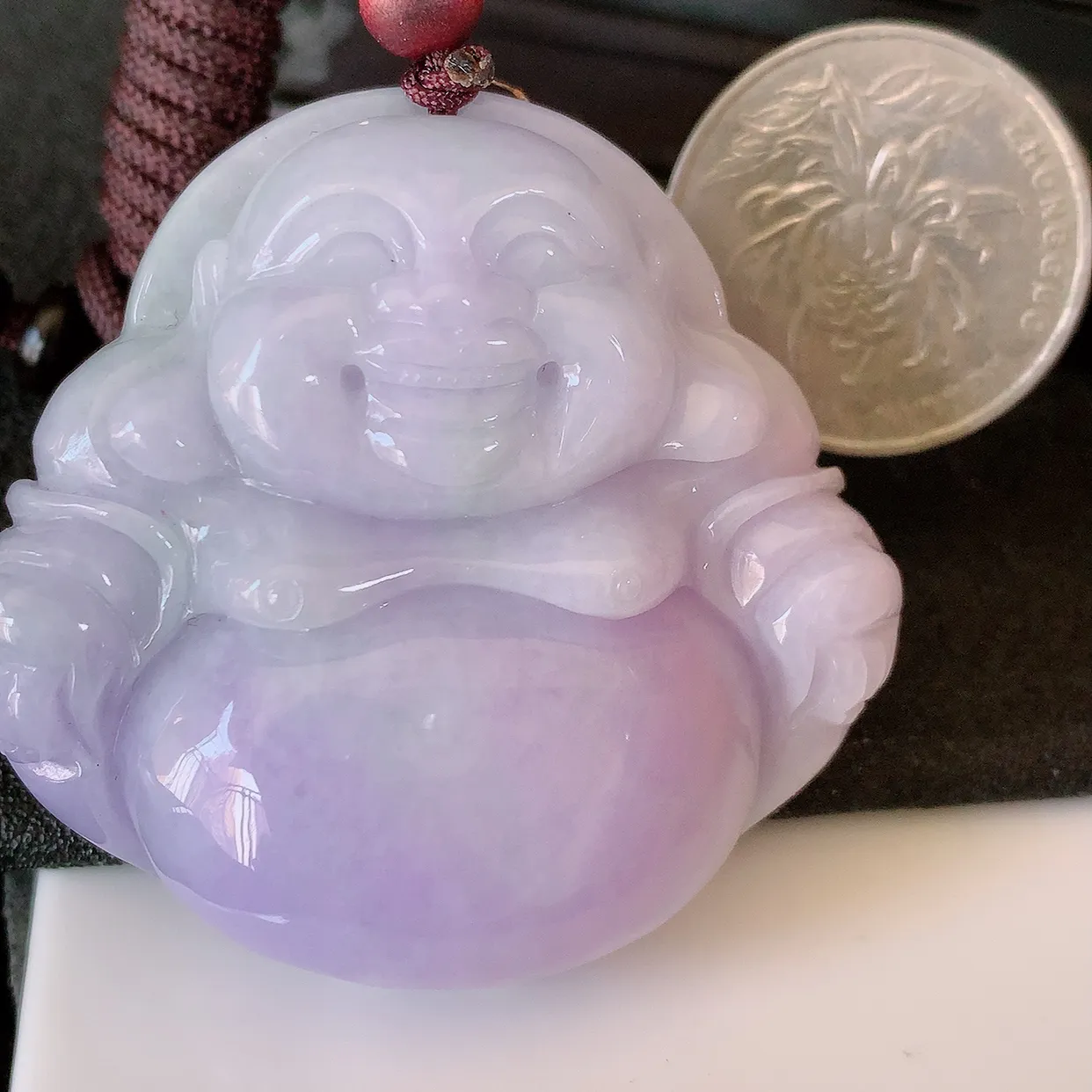 自然光实拍，大件厚装冰润紫罗兰翡翠佛公吊坠，开心笑佛，种老水足，颜色漂亮，立体饱满圆润，佩戴效果赞#46.13