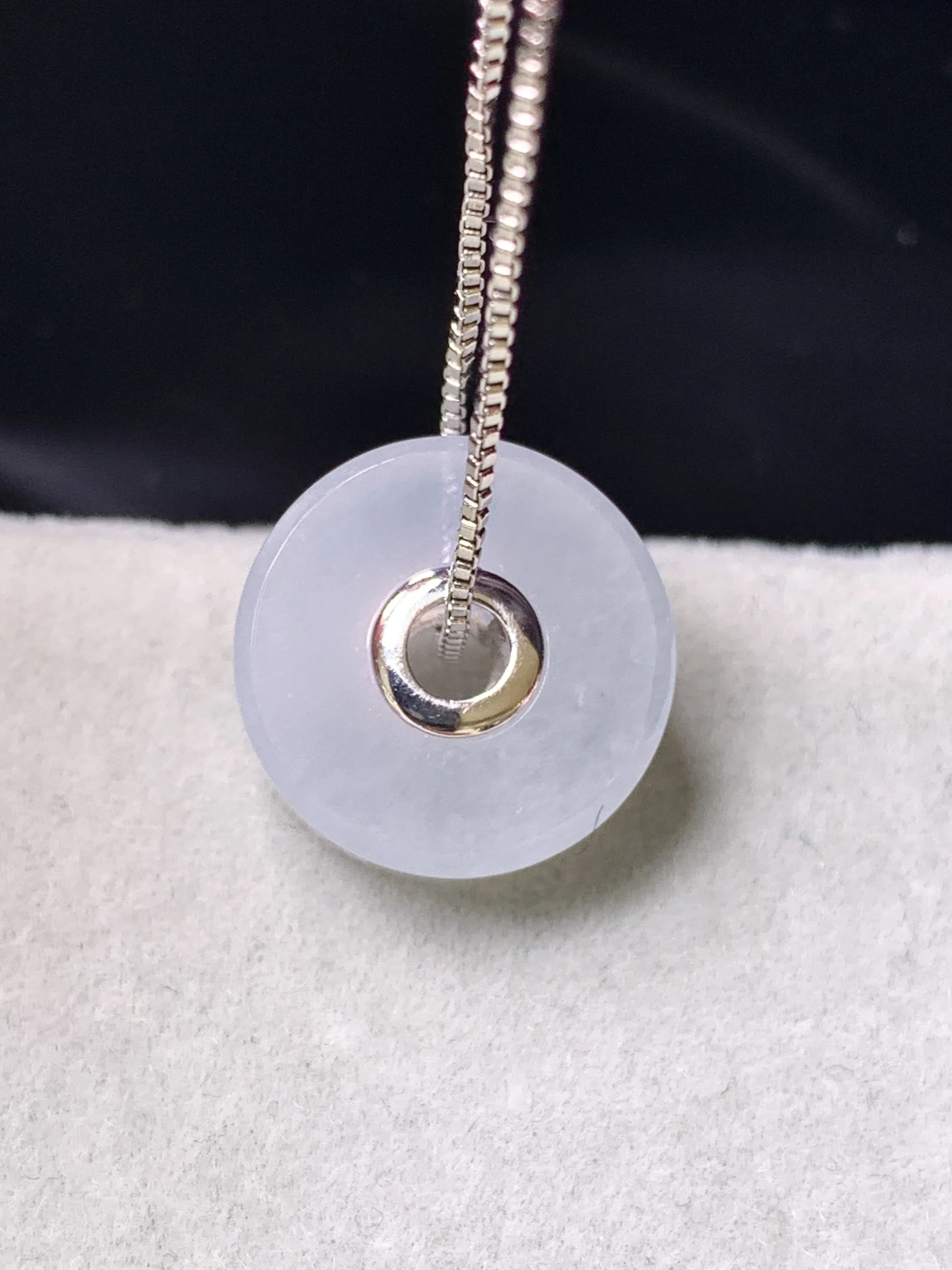 18k金镶嵌冰种路路通吊坠 玉质细腻 色泽艳丽清新 整体尺寸15*6.5