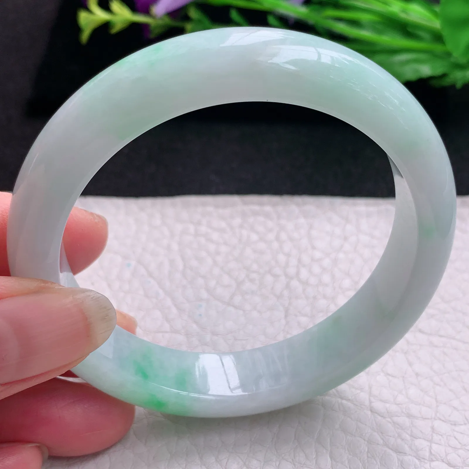 nr实拍57*13.2*8.2平安镯 天然缅甸翡翠白底青玉手镯 宽边玉手环