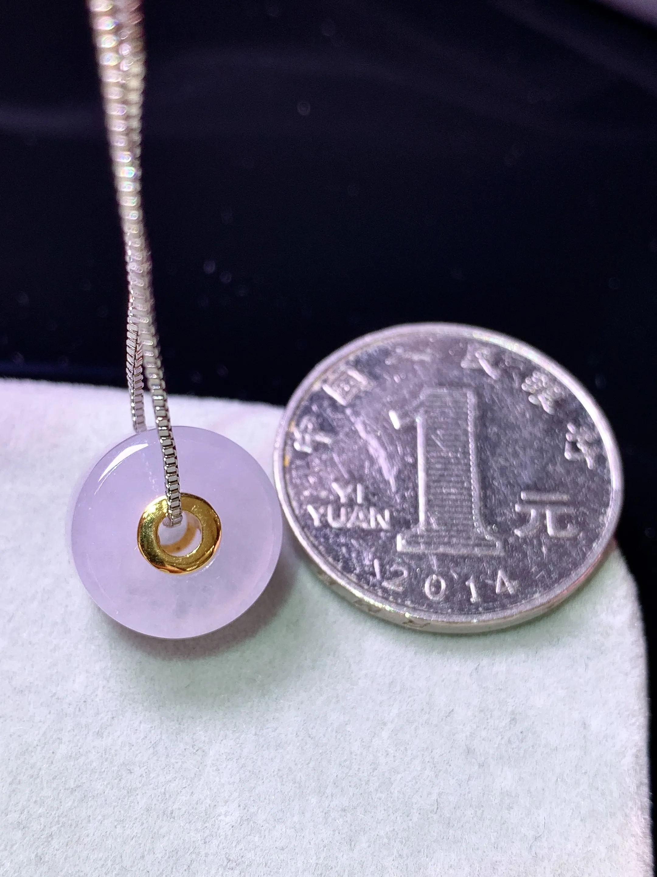 18k金镶嵌淡紫罗兰路路通吊坠 玉质细腻 色泽艳丽清新 整体尺寸13.8*6.5