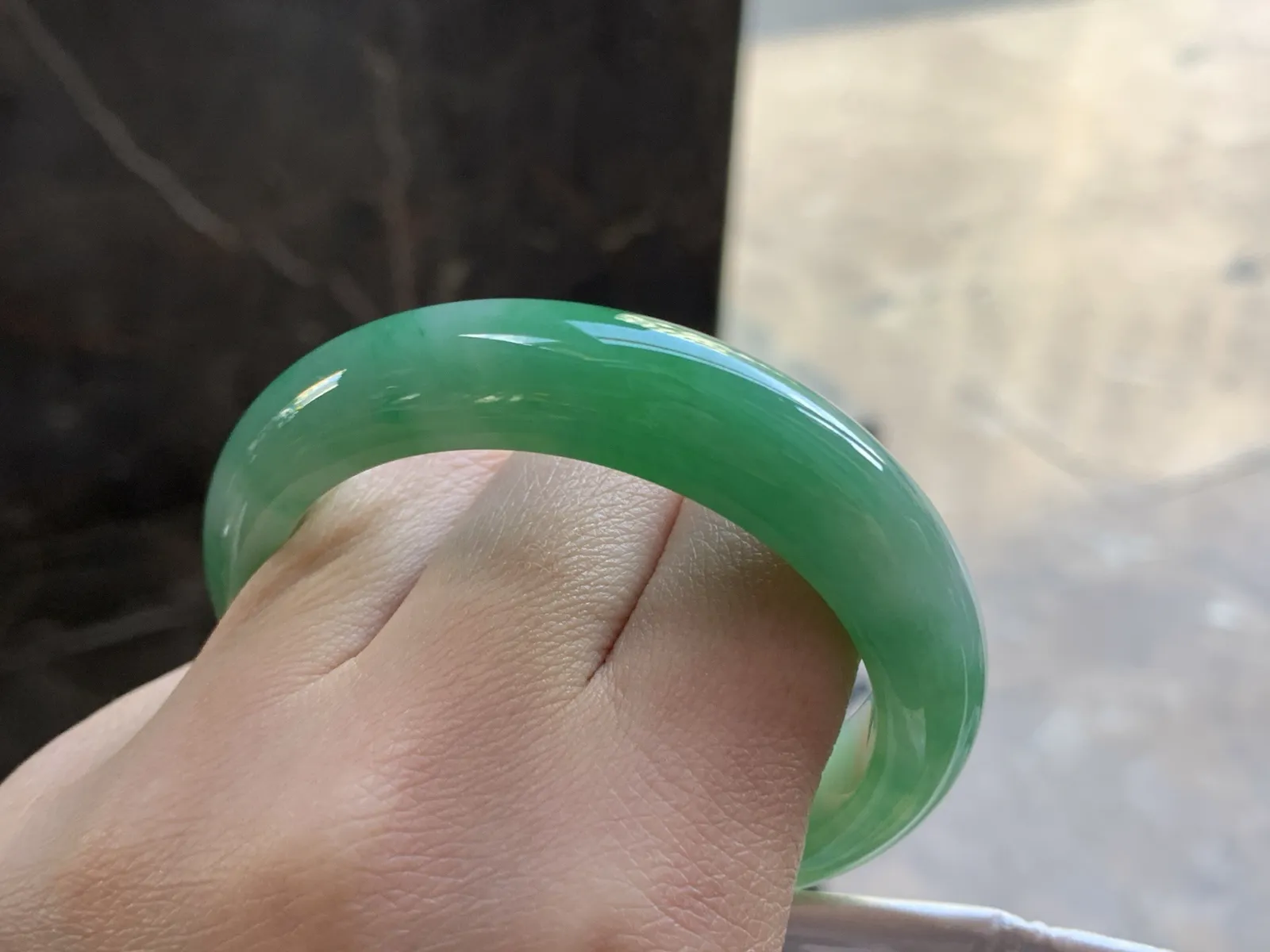 52-12.7-8.4

浓绿色手镯^_^鲜艳