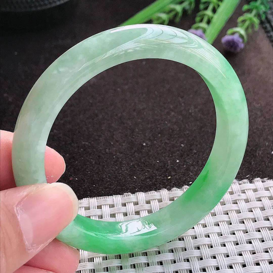 实拍A货翡翠54.8/10.1/8.1老坑冰胶水灵飘阳绿手镯宽边翡翠玉镯女款