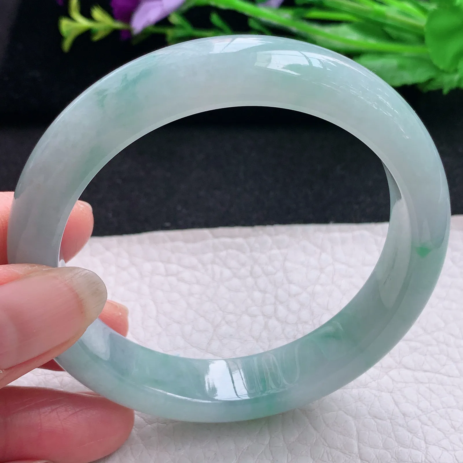 ee实拍58*12.8*8.4平安镯 天然缅甸翡翠飘绿花水润玉手镯正圈玉手环