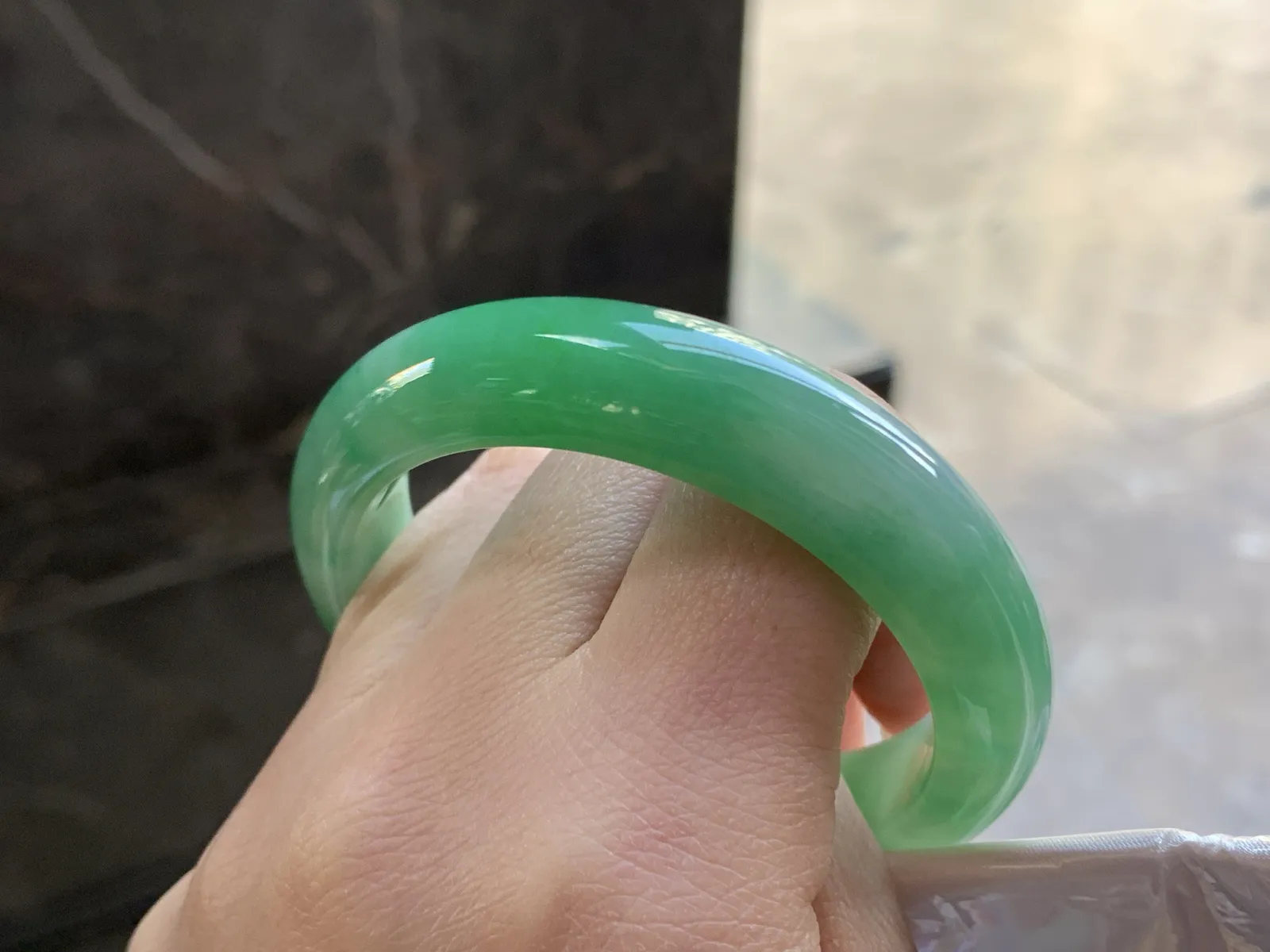 52-12.7-8.4

浓绿色手镯^_^鲜艳