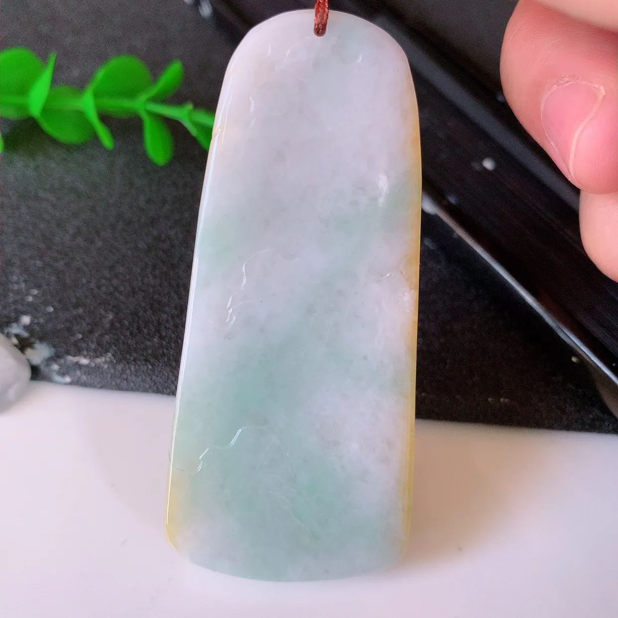 自然光实拍，冰润黄翡双彩翡翠悟道吊坠，悟道寓意“祥和，安宁，吉祥，幸福”，佩戴效果优雅迷人，性价比超高！#41.13