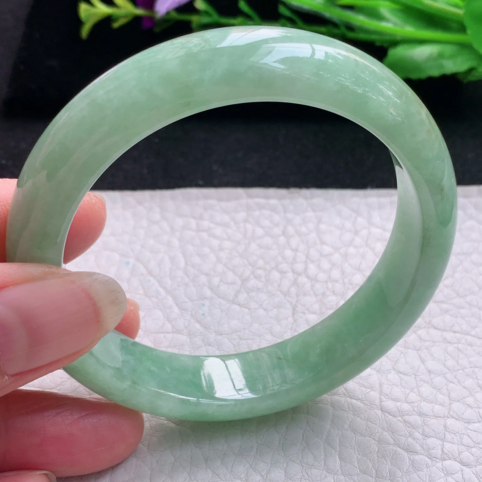 n实拍56.5*13.5*8.2平安镯 天然缅甸翡翠黄加绿水润玉手镯 正圈玉手环