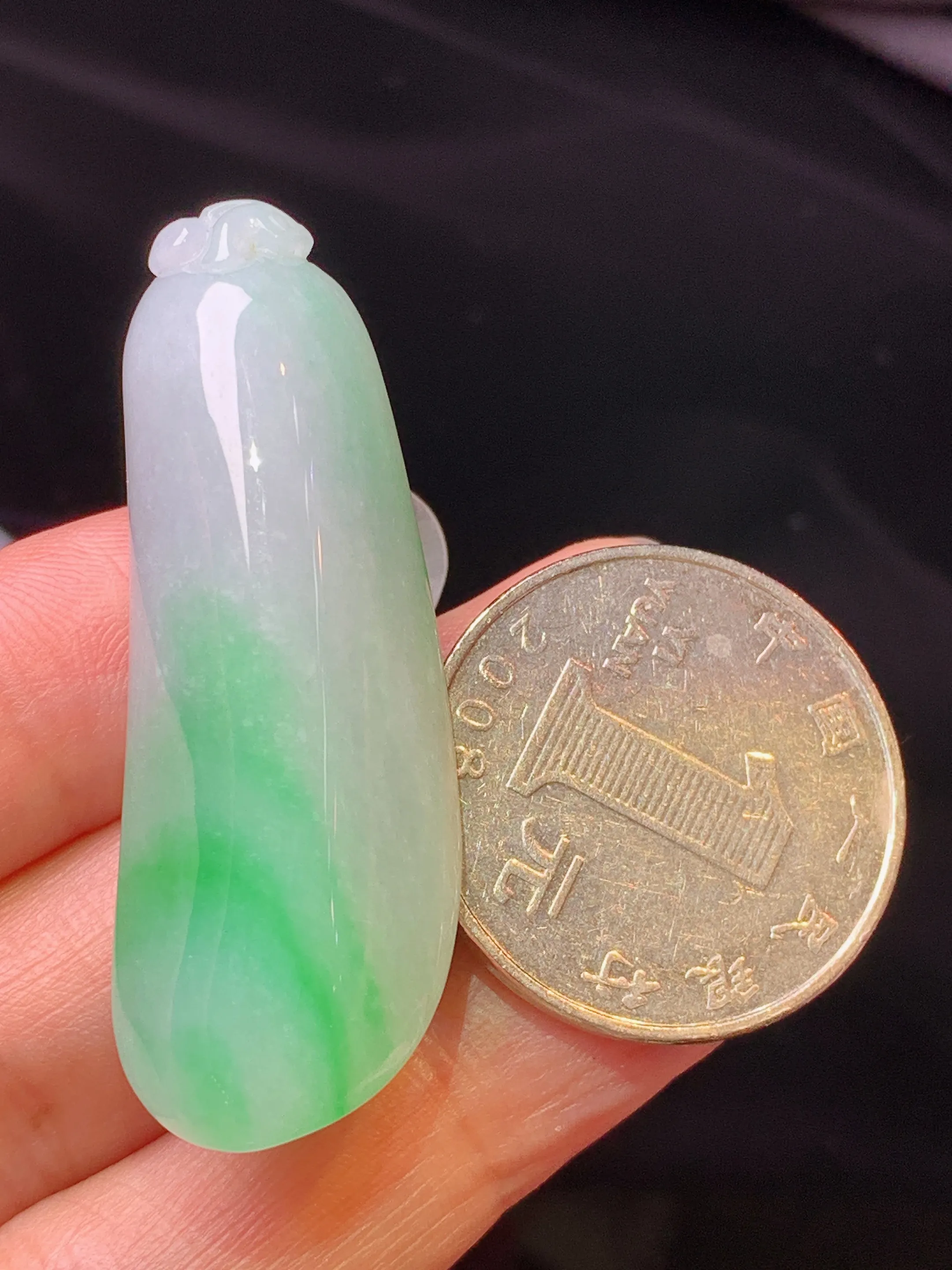 飘花福瓜吊坠 玉质细腻 色泽艳丽清新 整体尺寸45*16*12.2