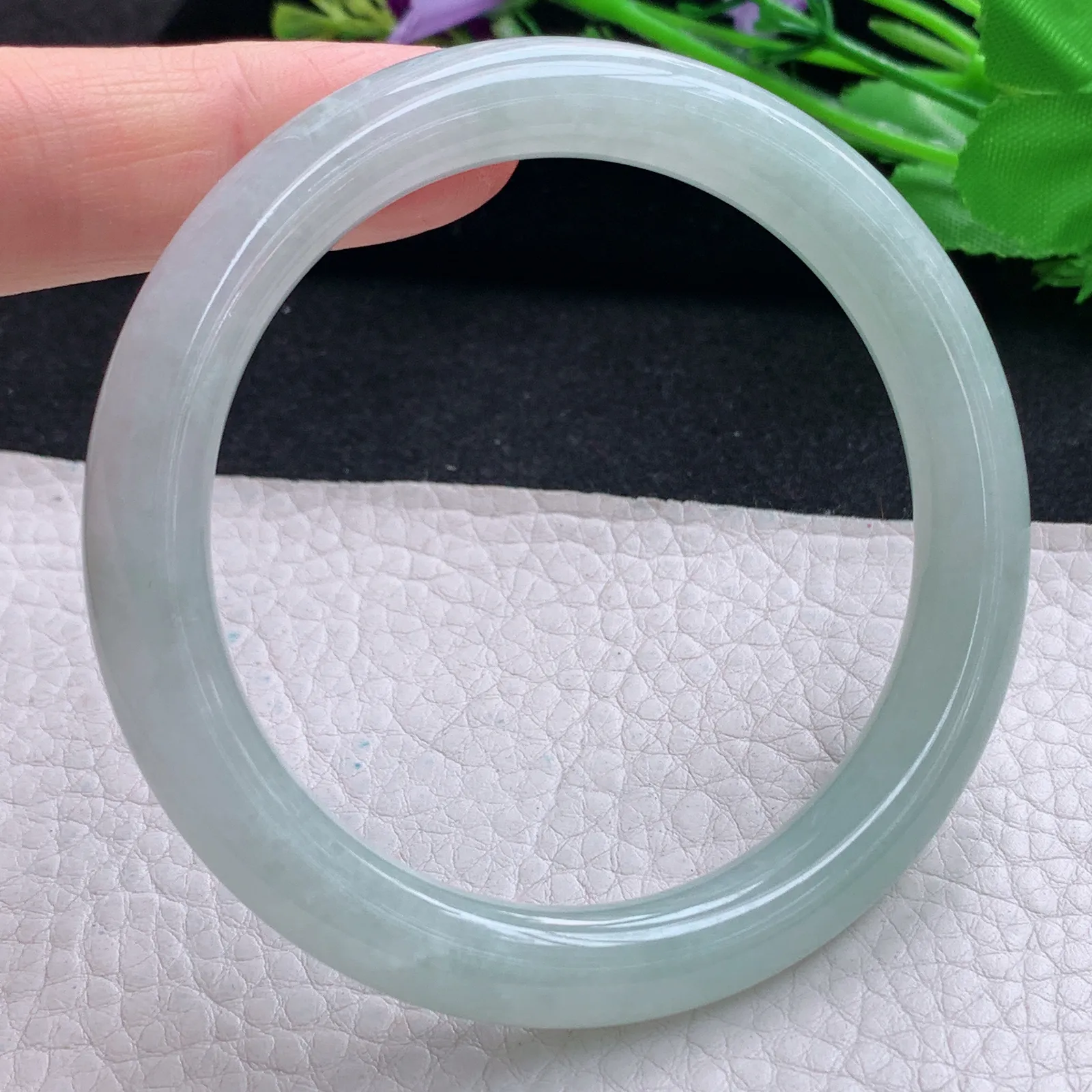 ym实拍57.5*9美人镯 天然缅甸翡翠冰晴秀气圆条玉手镯 叮当镯