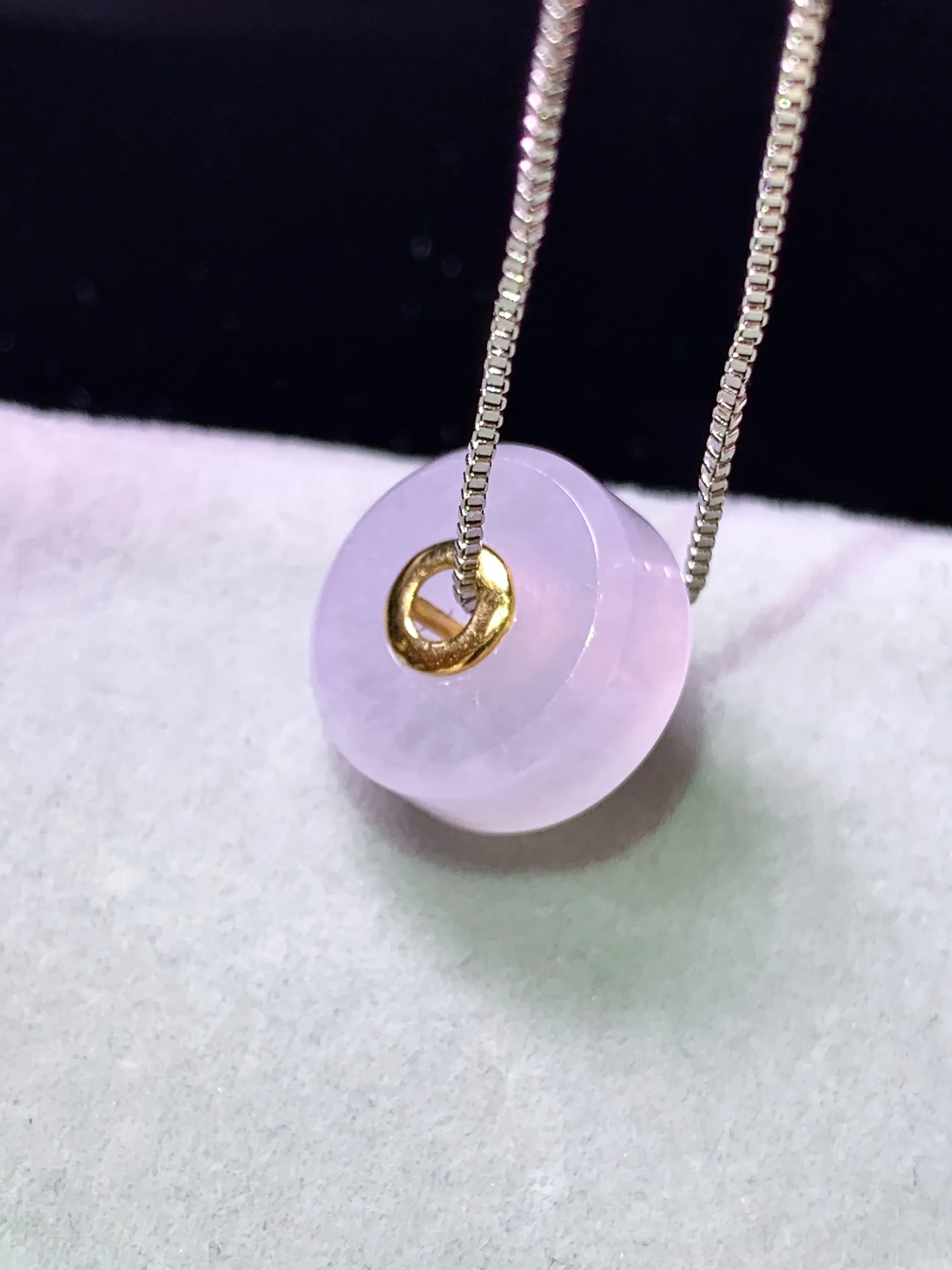 18k金镶嵌淡紫罗兰路路通吊坠 玉质细腻 色泽艳丽清新 整体尺寸13.8*6.5