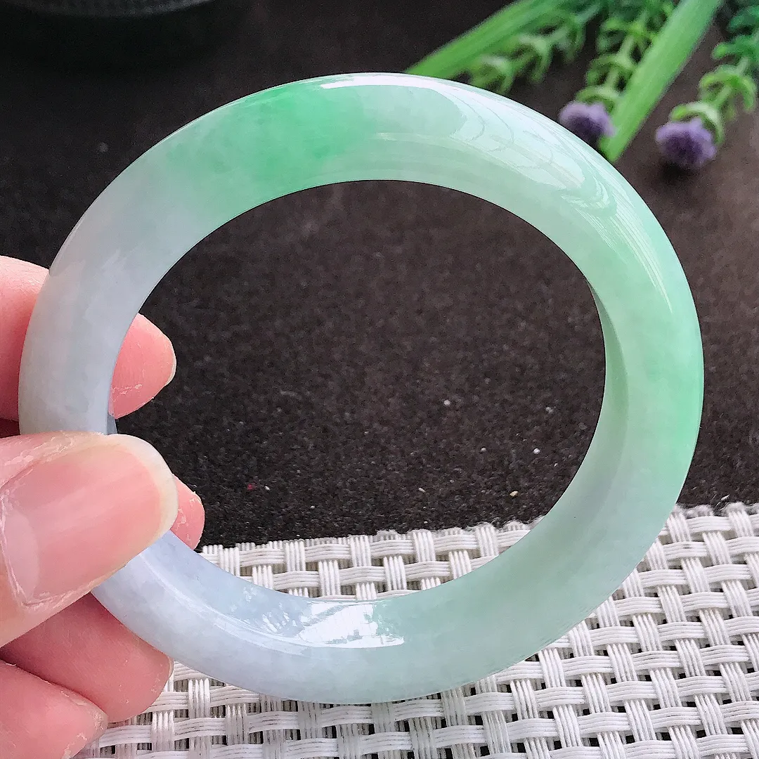 实拍A货翡翠53.5/12.1/9.2老坑秀气冰润飘绿手镯宽边翡翠玉镯女款