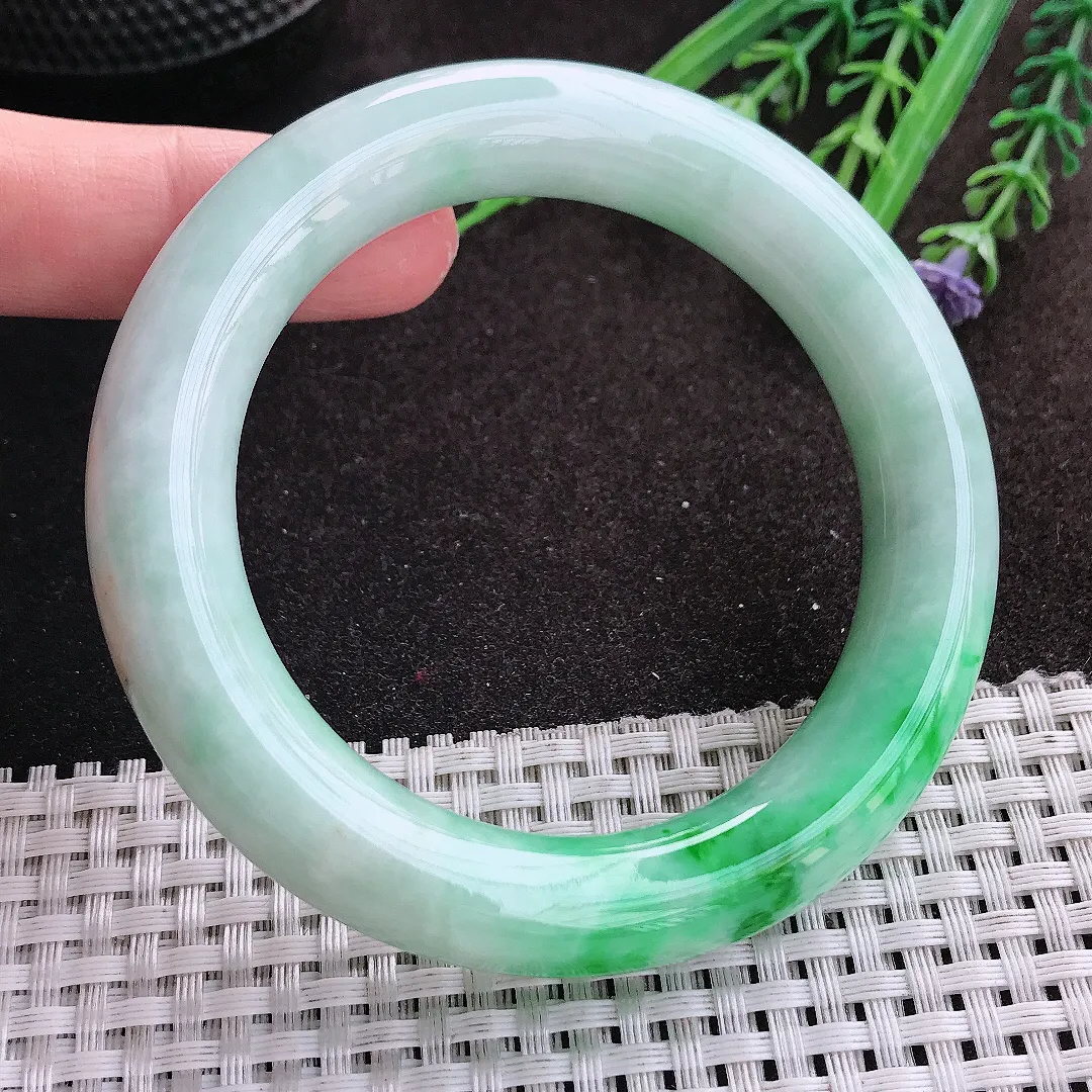 实拍A货翡翠56.5/12.5/11.5老坑精美飘阳绿手镯翡翠胖圆条玉镯女款