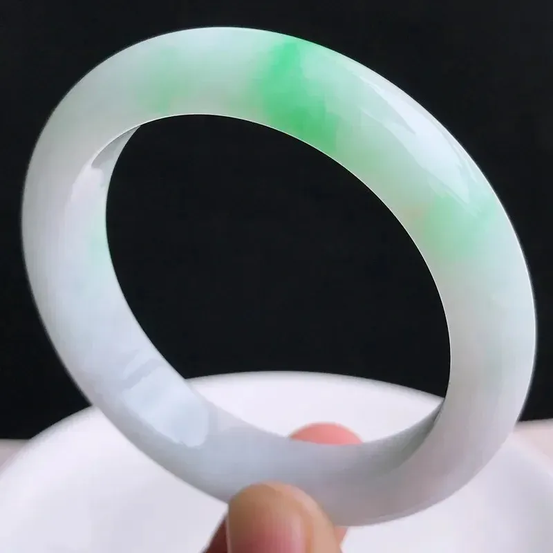 51圈口 自然光拍摄天然翡翠A货飘绿小圈口玉手镯 46.56克