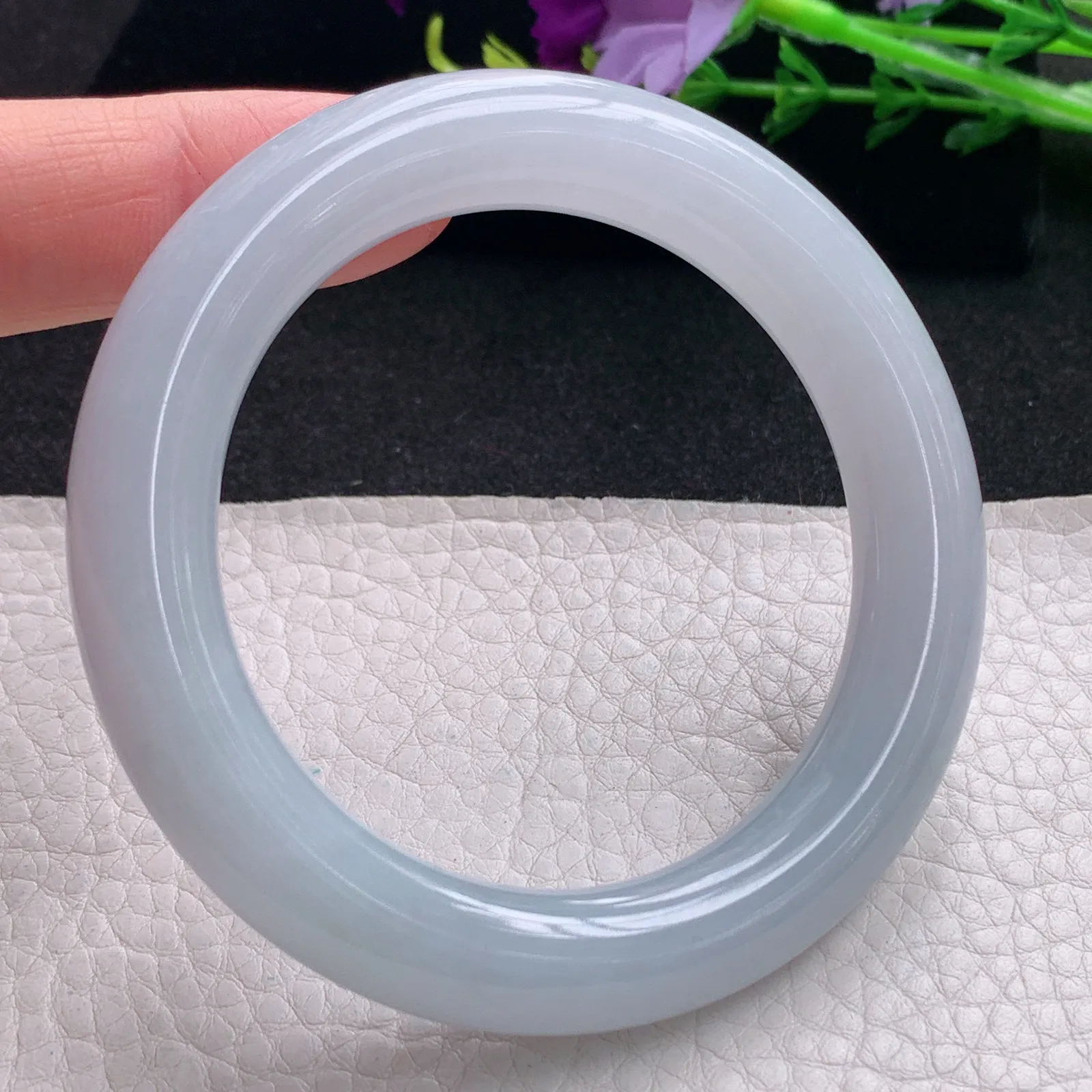 z实拍53*10.8*10.6美人镯 天然缅甸翡翠白月光水润玉手镯纯美圆条叮当镯