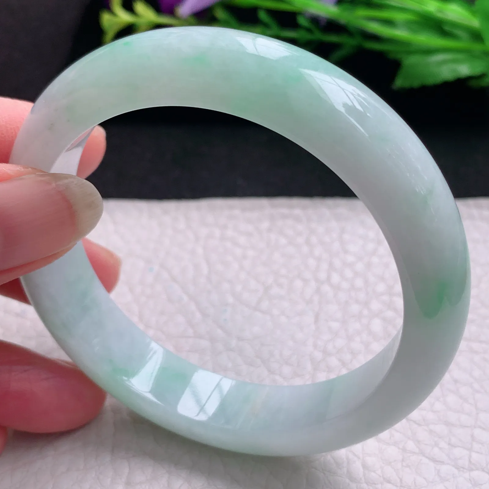 nr实拍57*13.2*8.2平安镯 天然缅甸翡翠白底青玉手镯 宽边玉手环