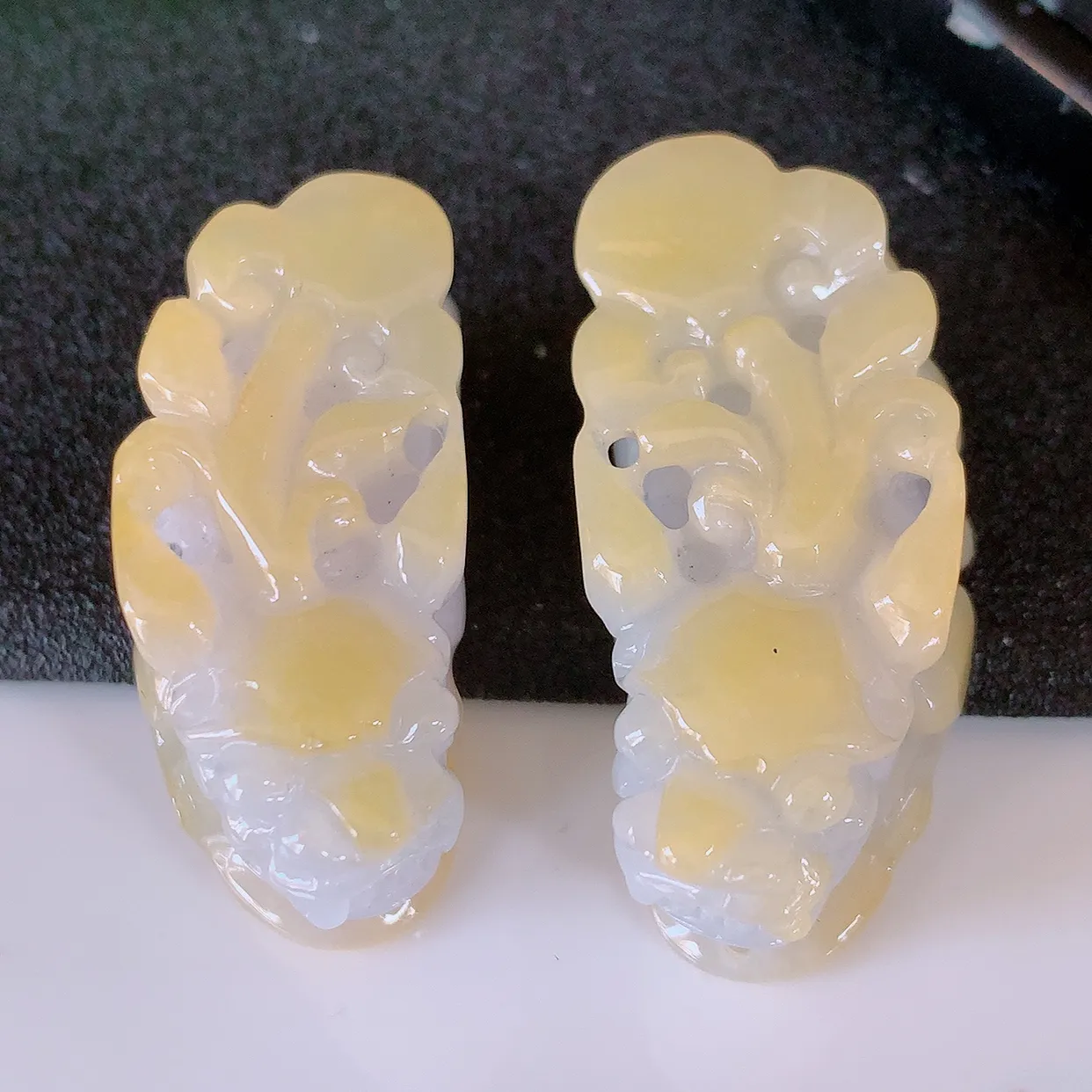 自然光实拍，冰润黄翡双彩翡翠一对招财貔貅吊坠，民间有“一摸貔貅运程旺盛，再摸貔貅财运滚滚，三摸貔貅平