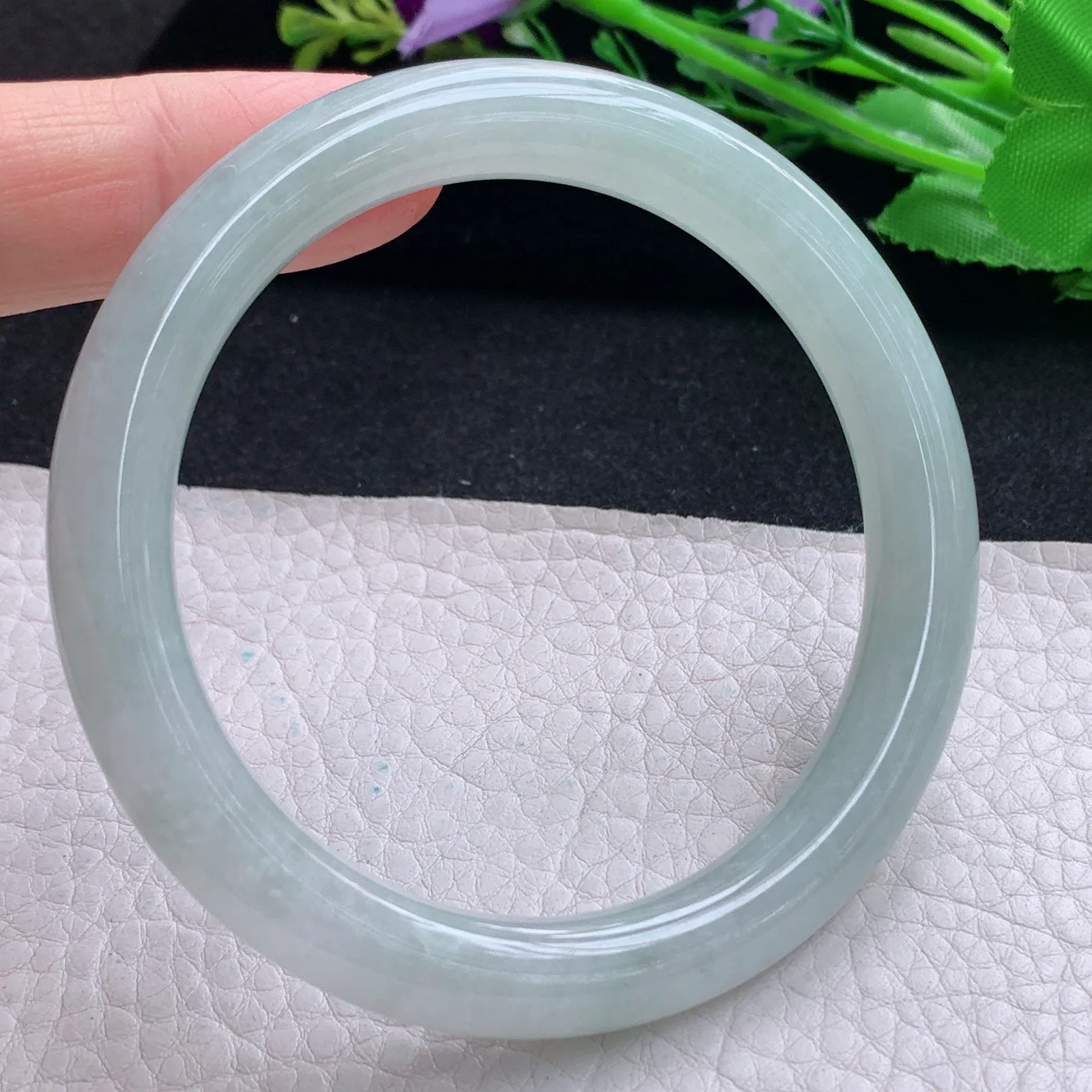 ym实拍57.5*9美人镯 天然缅甸翡翠冰晴秀气圆条玉手镯 叮当镯