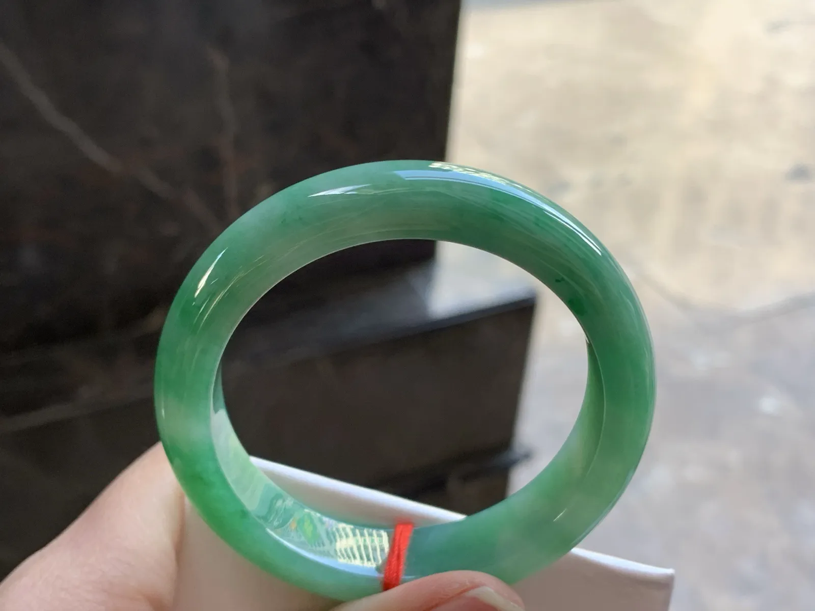 52-12.7-8.4

浓绿色手镯^_^鲜艳