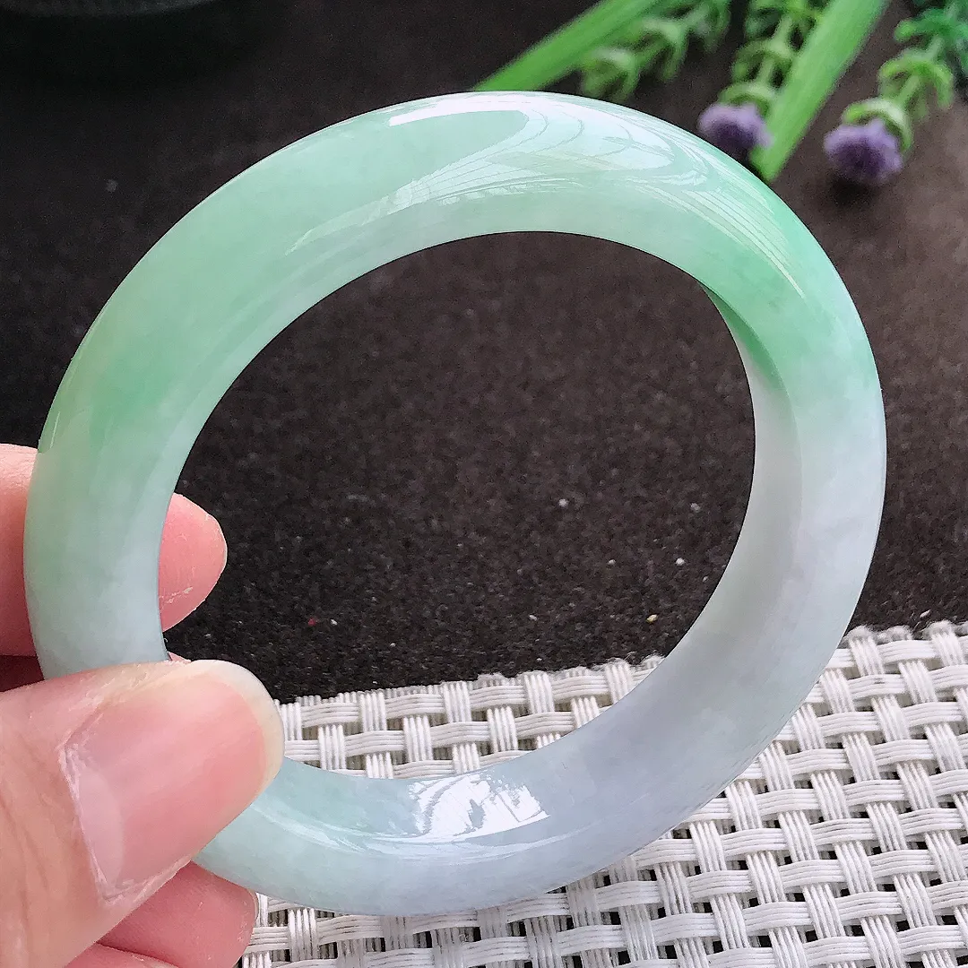 实拍A货翡翠53.5/12.1/9.2老坑秀气冰润飘绿手镯宽边翡翠玉镯女款