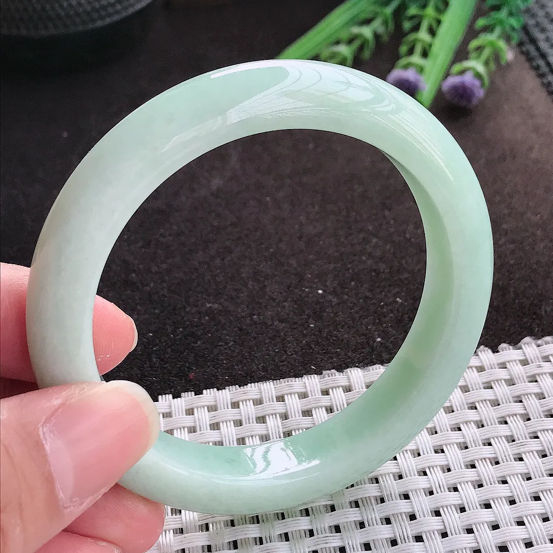 实拍A货翡翠55.5/11.3/8.8老坑秀气冰润冰晴绿手镯宽边翡翠玉镯女款