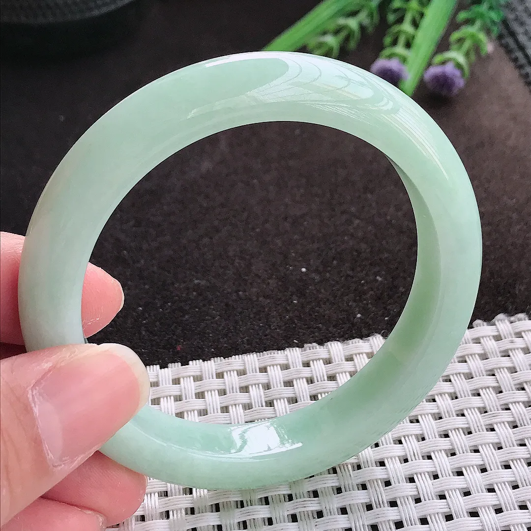 实拍A货翡翠55.5/11.3/8.8老坑秀气冰润冰晴绿手镯宽边翡翠玉镯女款