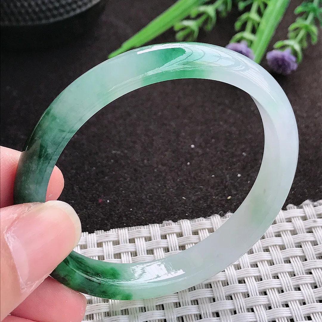 实拍A货翡翠53.5/48.5/9.8/6.3老坑冰胶特色飘花贵妃手镯宽边翡翠玉镯女款