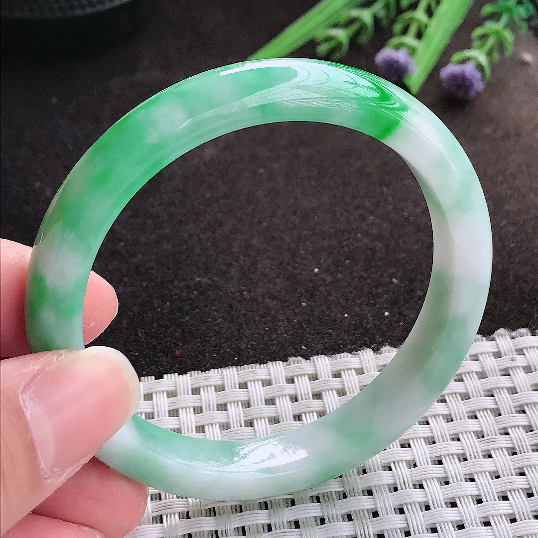 实拍A货翡翠55/10/7.8老坑精美辣阳绿手镯宽边翡翠玉镯女款