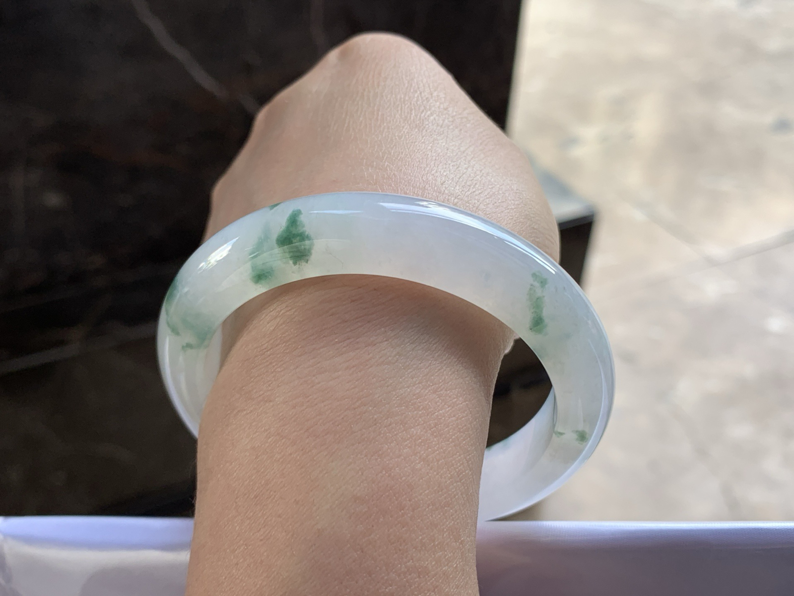 56-12.6-8.9

蓝花手镯^_^细腻 飘花灵韵