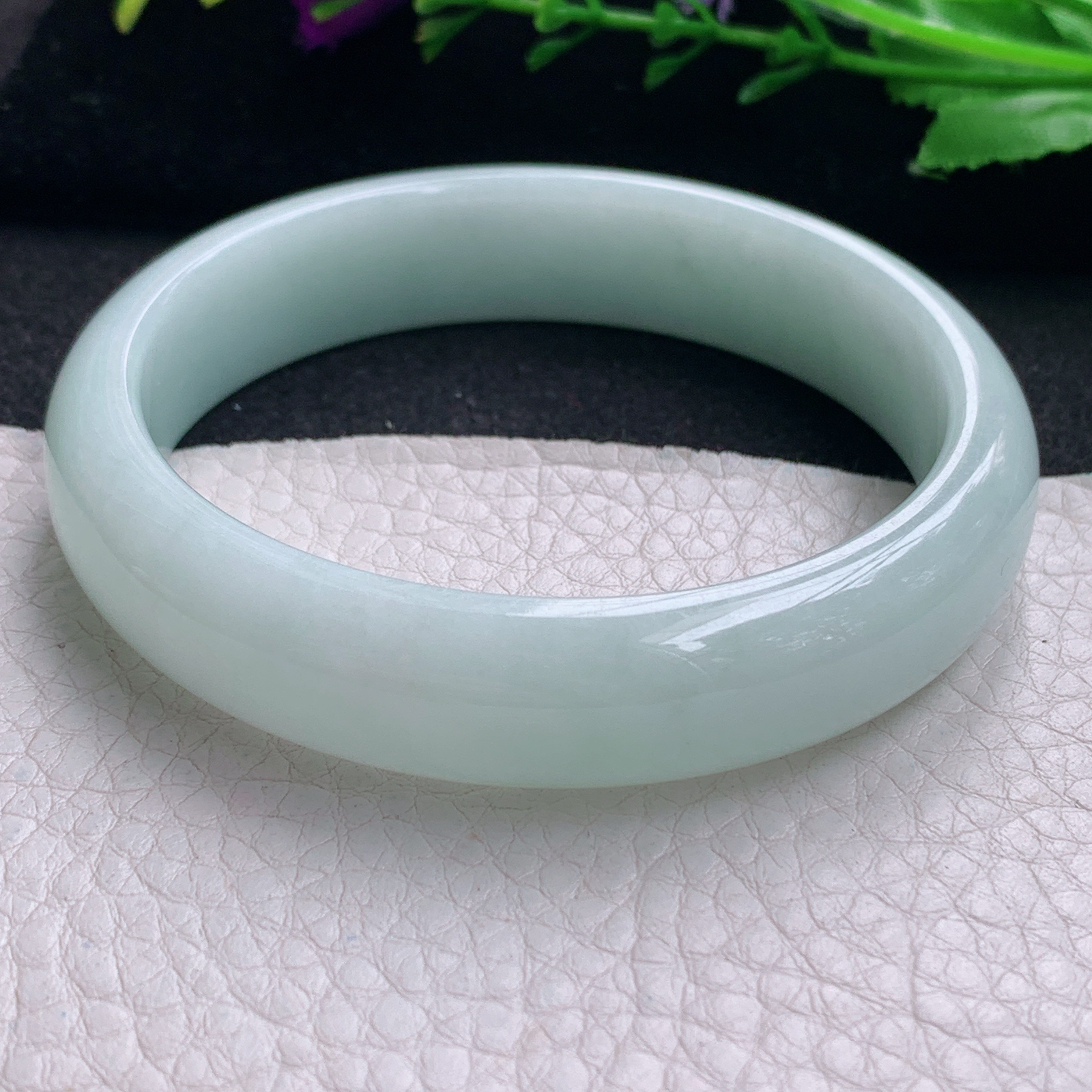 js大圈口60*13.8*7.3平安镯 天然缅甸翡翠浅绿水润玉手镯 宽边玉手环