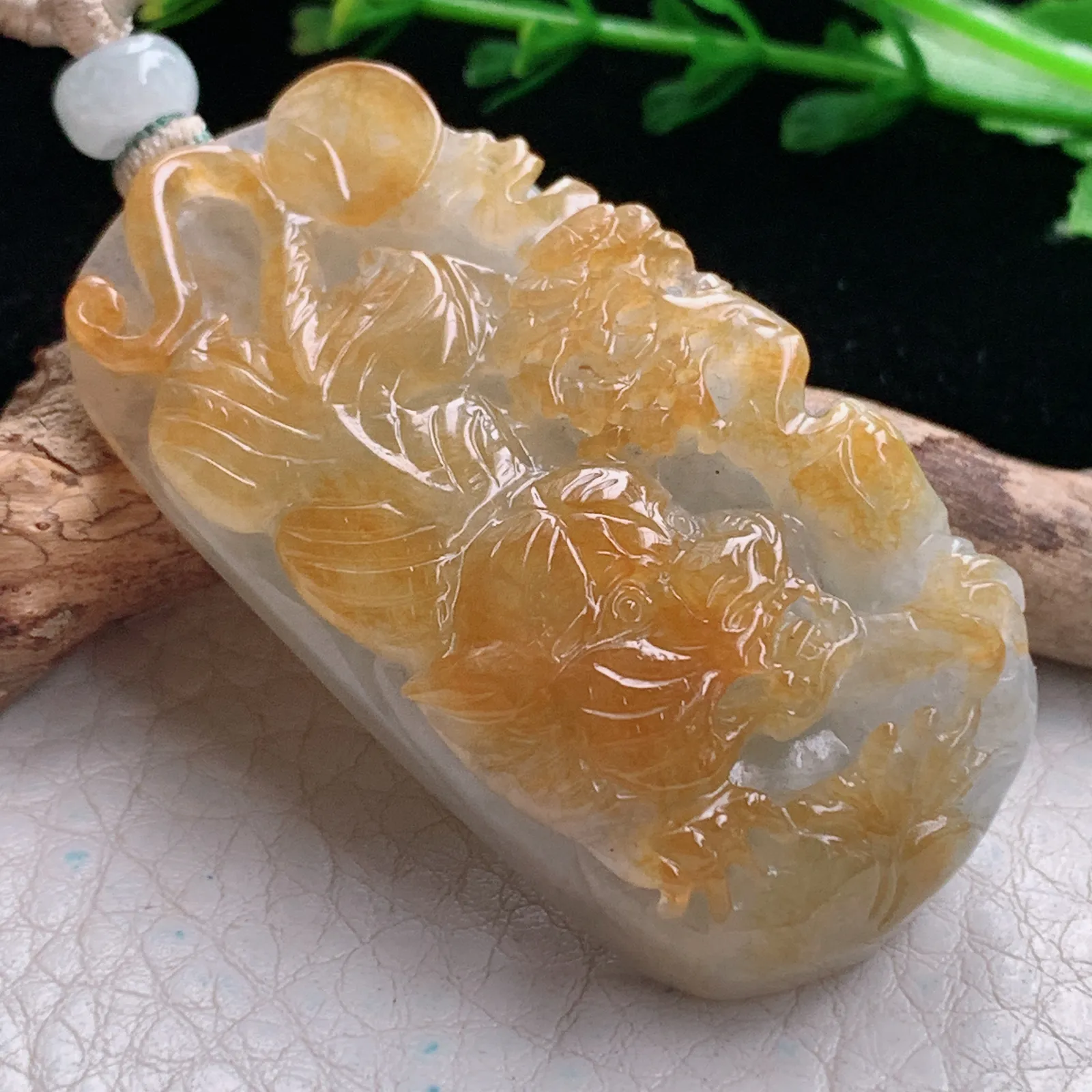 cys实拍52.5*26*12.3缅甸翡翠精雕冰双彩下山虎 生肖虎？玉吊坠