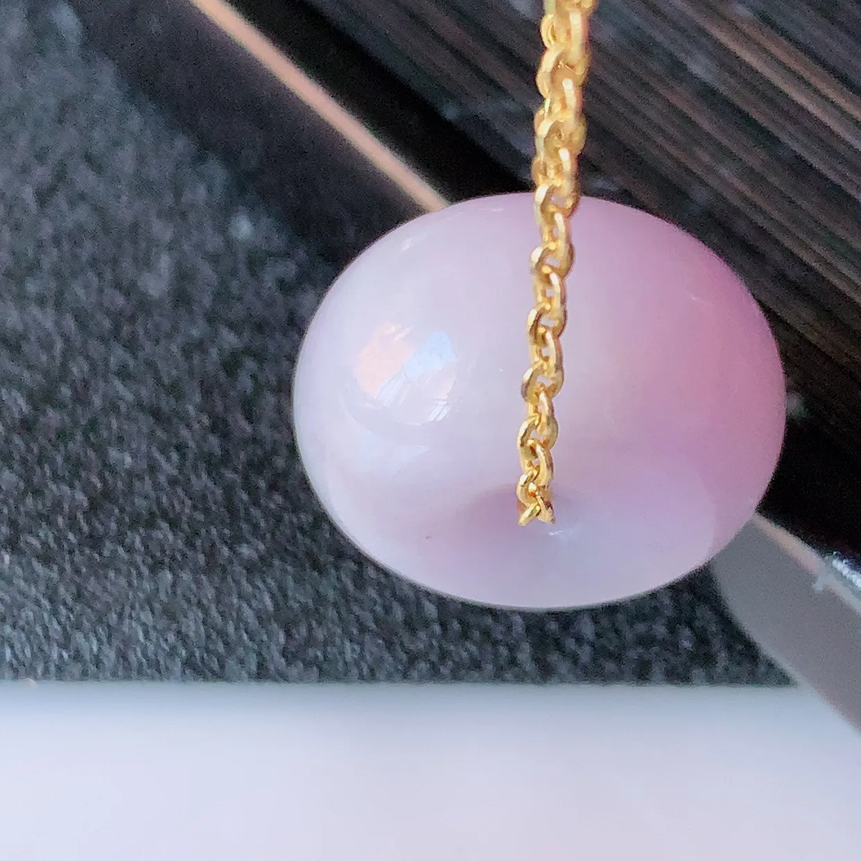 自然光实拍，冰润紫罗兰翡翠路路通吊坠，寓意好运连连，路路畅通，经典款式，财运滚滚，路路通，佩戴效果更