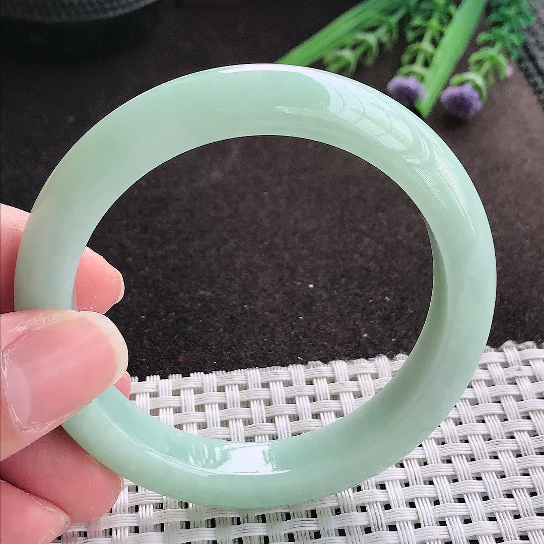 实拍A货翡翠55.5/11.3/8.8老坑秀气冰润冰晴绿手镯宽边翡翠玉镯女款