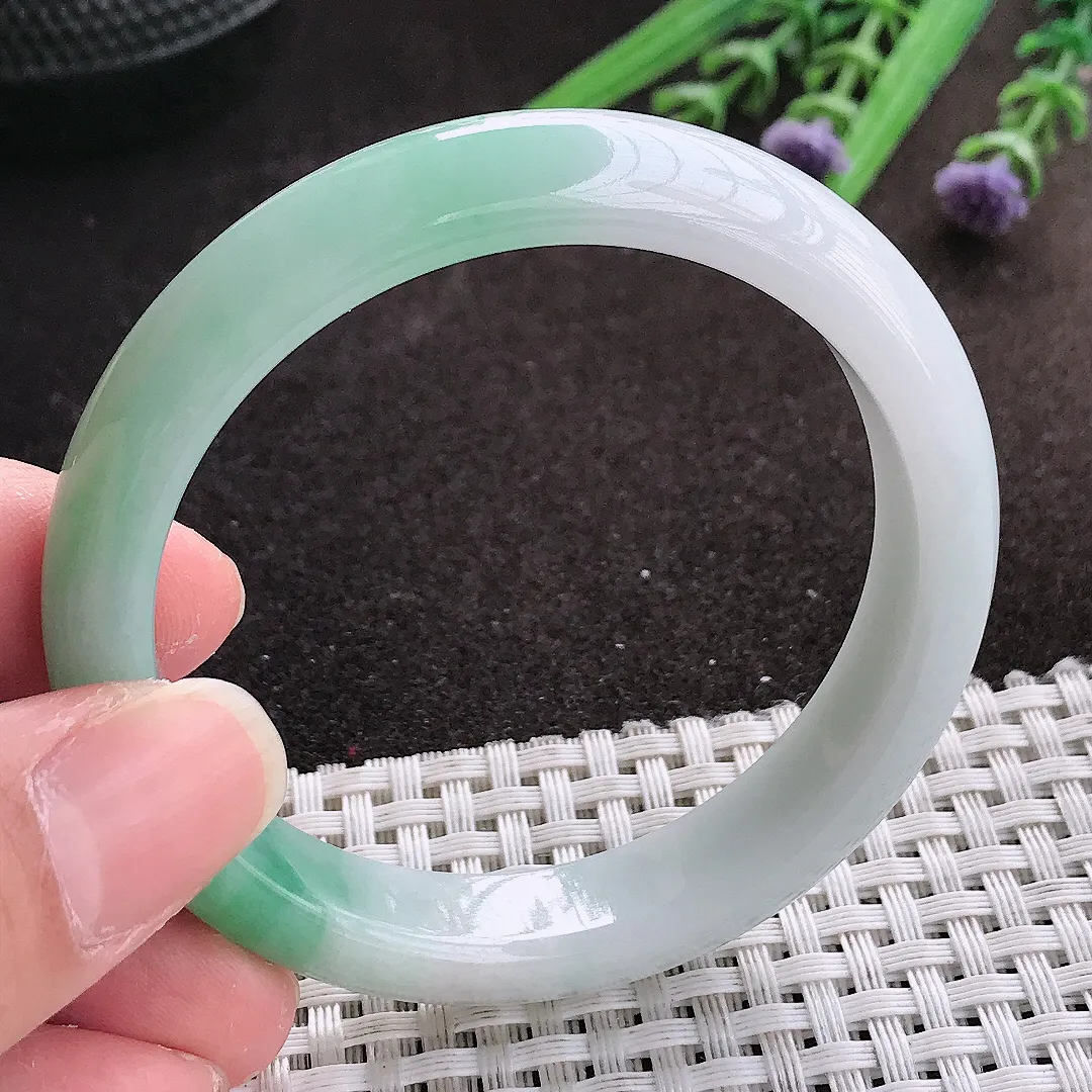 实拍A货翡翠53/11.2/7.5老坑冰润飘绿手镯宽边翡翠玉镯女款