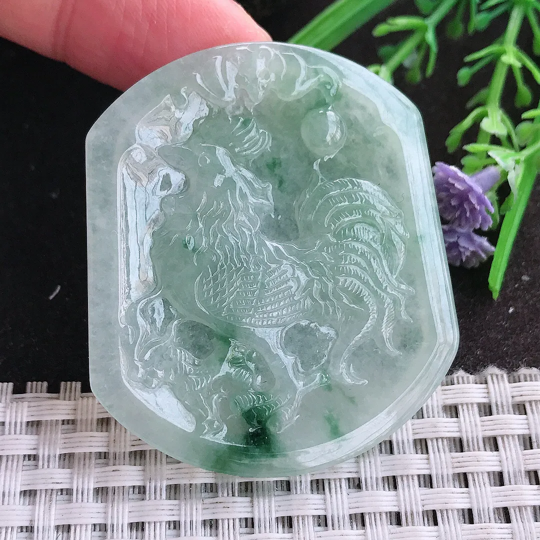 实拍A货翡翠49/42.7/4.3老坑冰胶水灵飘花生肖鸡牌吊坠翡翠挂件