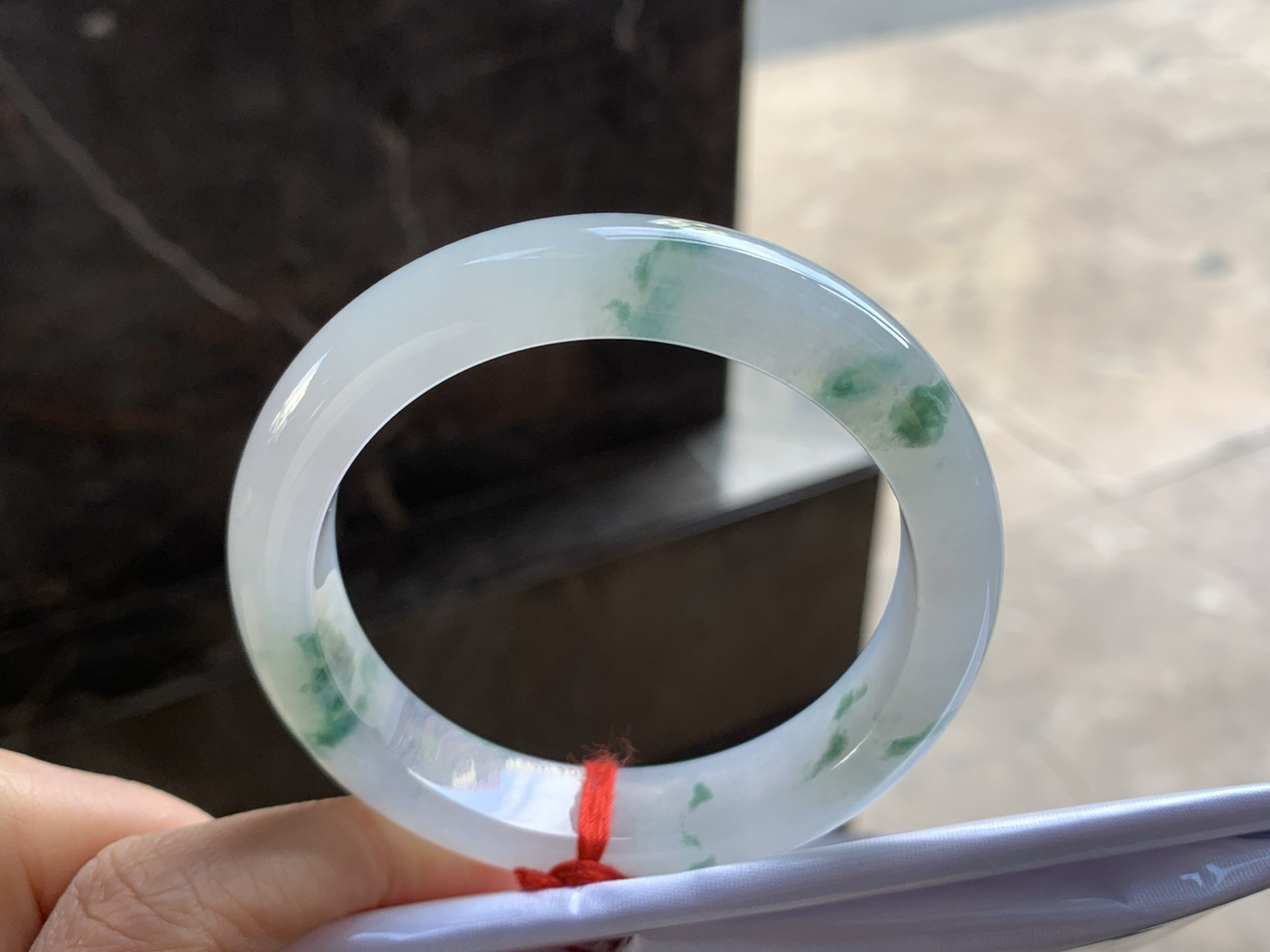 56-12.6-8.9

蓝花手镯^_^细腻 飘花灵韵