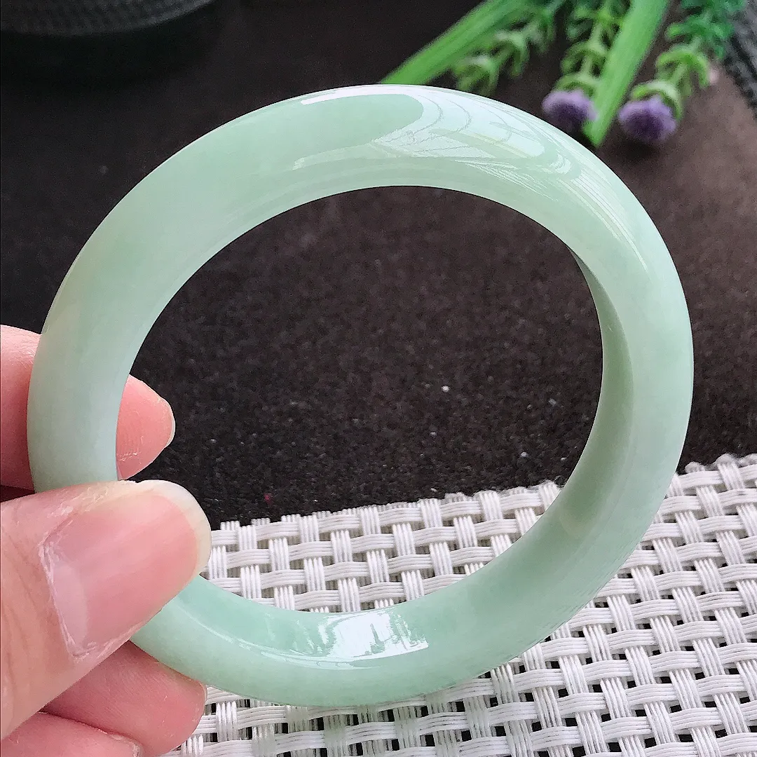 实拍A货翡翠55.5/11.3/8.8老坑秀气冰润冰晴绿手镯宽边翡翠玉镯女款