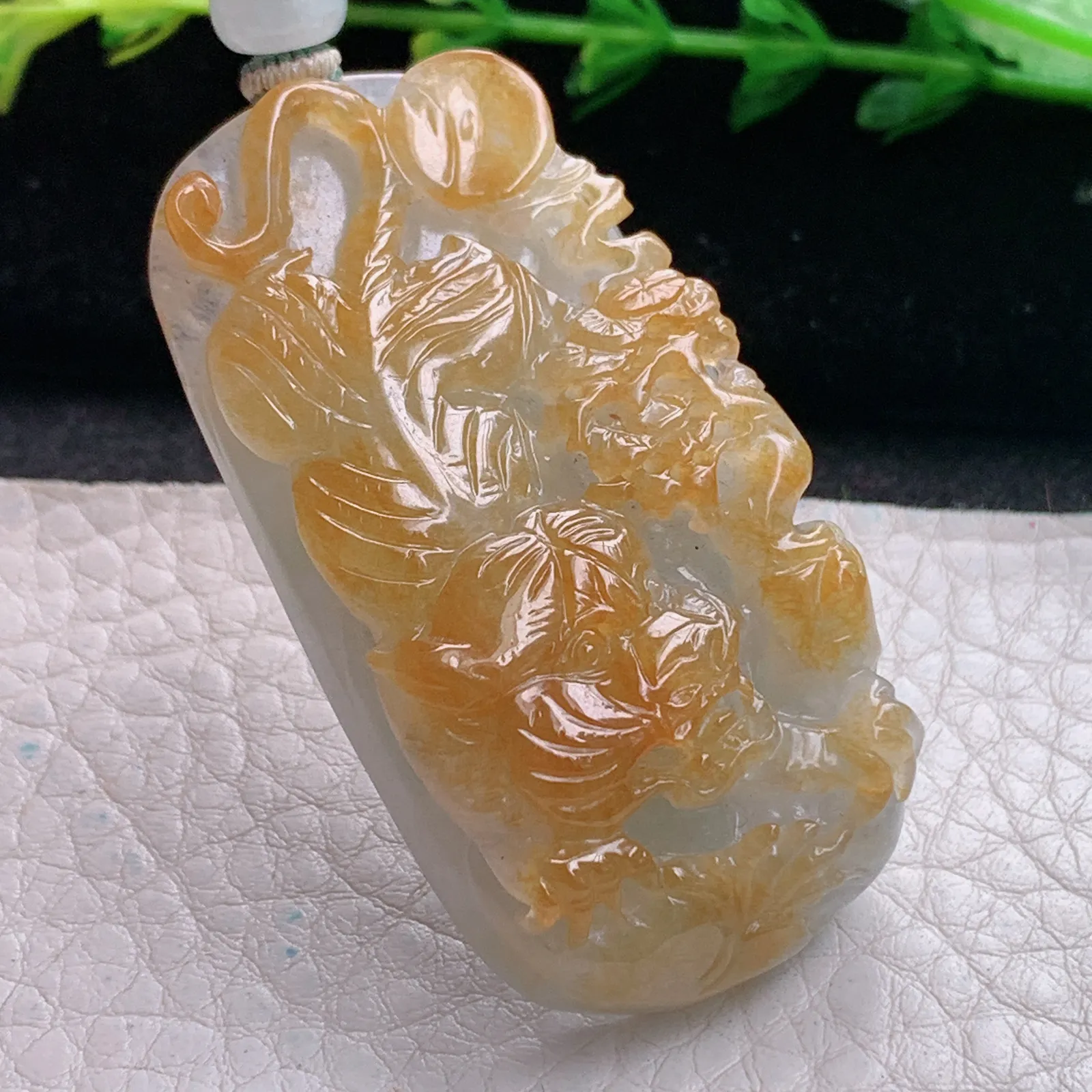 cys实拍52.5*26*12.3缅甸翡翠精雕冰双彩下山虎 生肖虎？玉吊坠