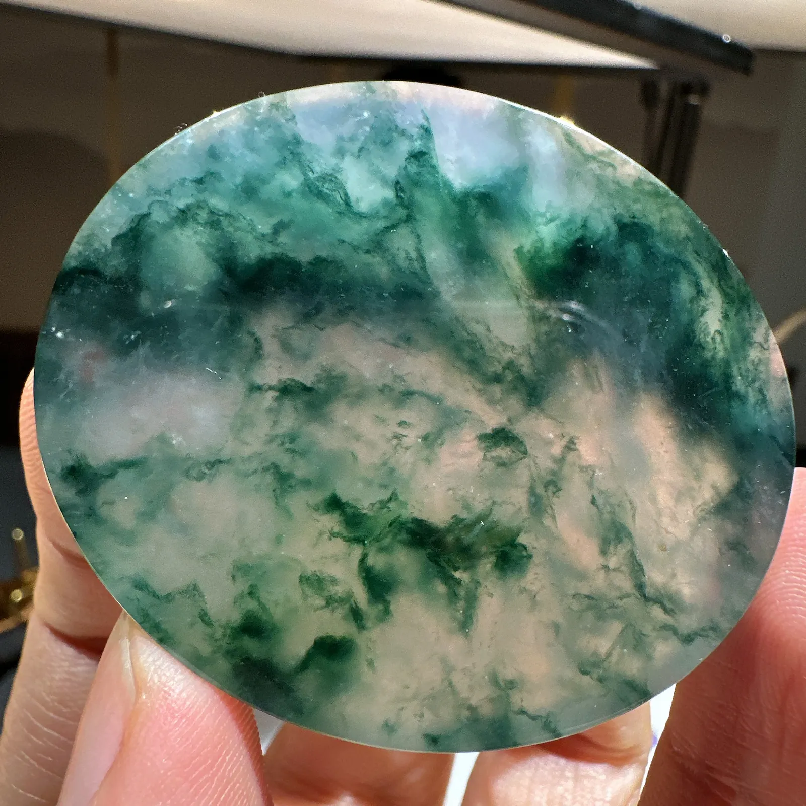 【冰种飘花椭圆无事牌】质地细腻，冰度很足，种老适合佩戴，意境感很强