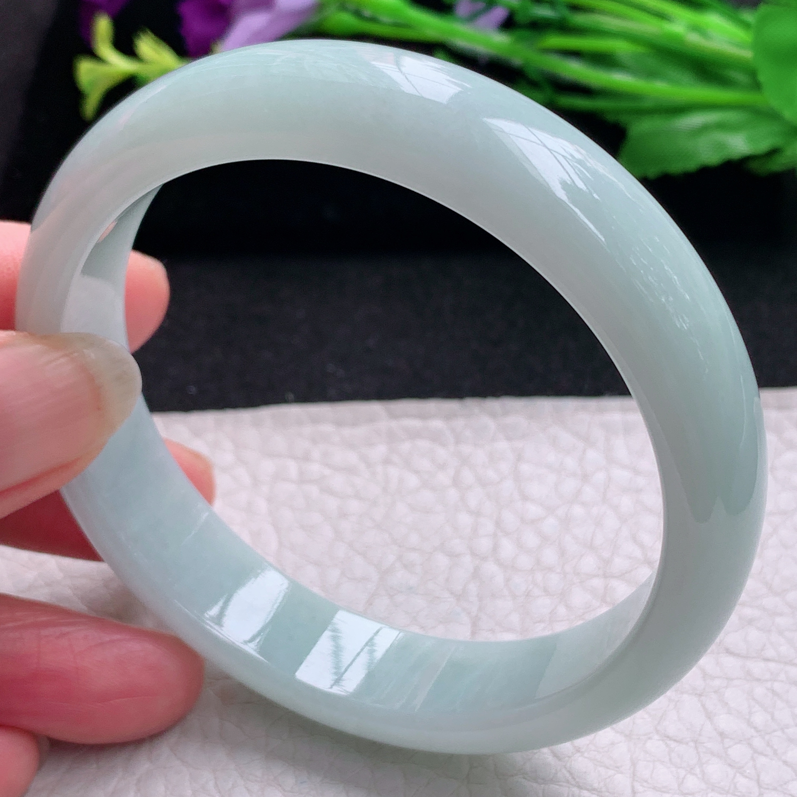 js大圈口60*13.8*7.3平安镯 天然缅甸翡翠浅绿水润玉手镯 宽边玉手环