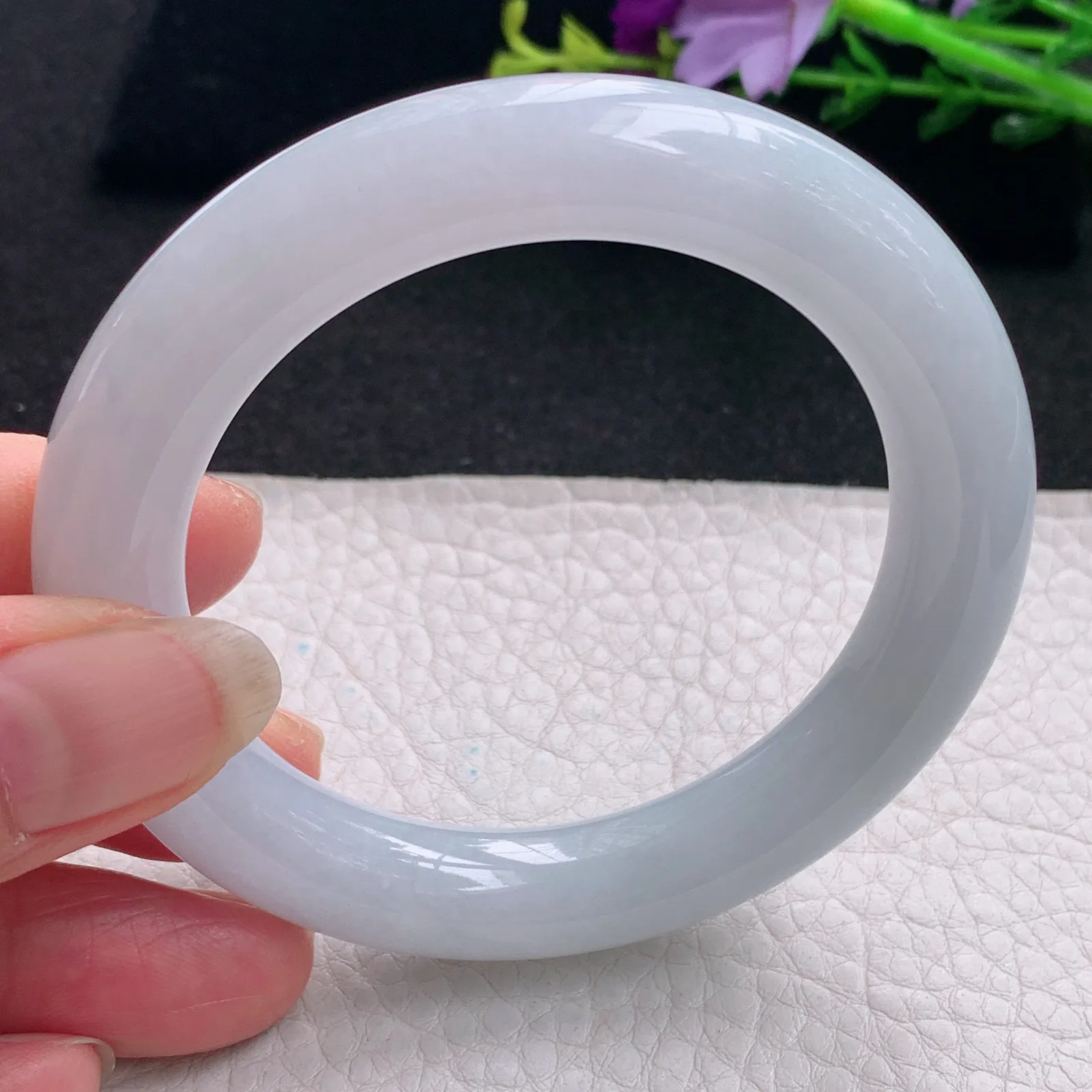 z实拍53*10.8*10.6美人镯 天然缅甸翡翠白月光水润玉手镯纯美圆条叮当镯